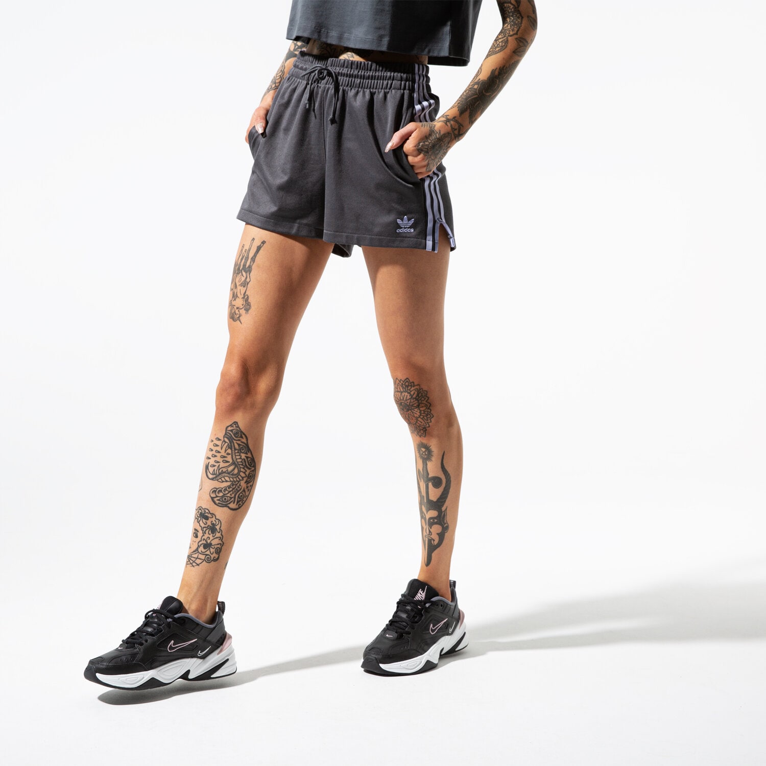 dámské kraťasy ADIDAS ŠORTKY  TREFOIL SHORTS DX4251 ČERNÁ