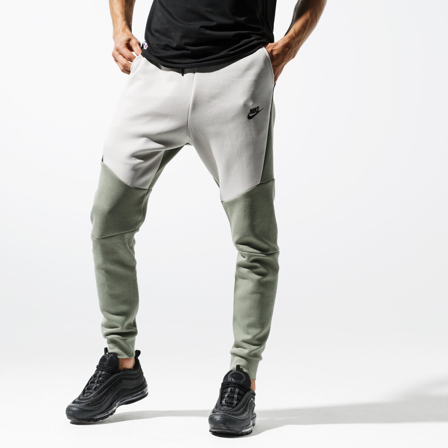 pánské kalhoty NIKE KALHOTY  M NSW TCH FLC JGGR 805162-371 ZELENÁ