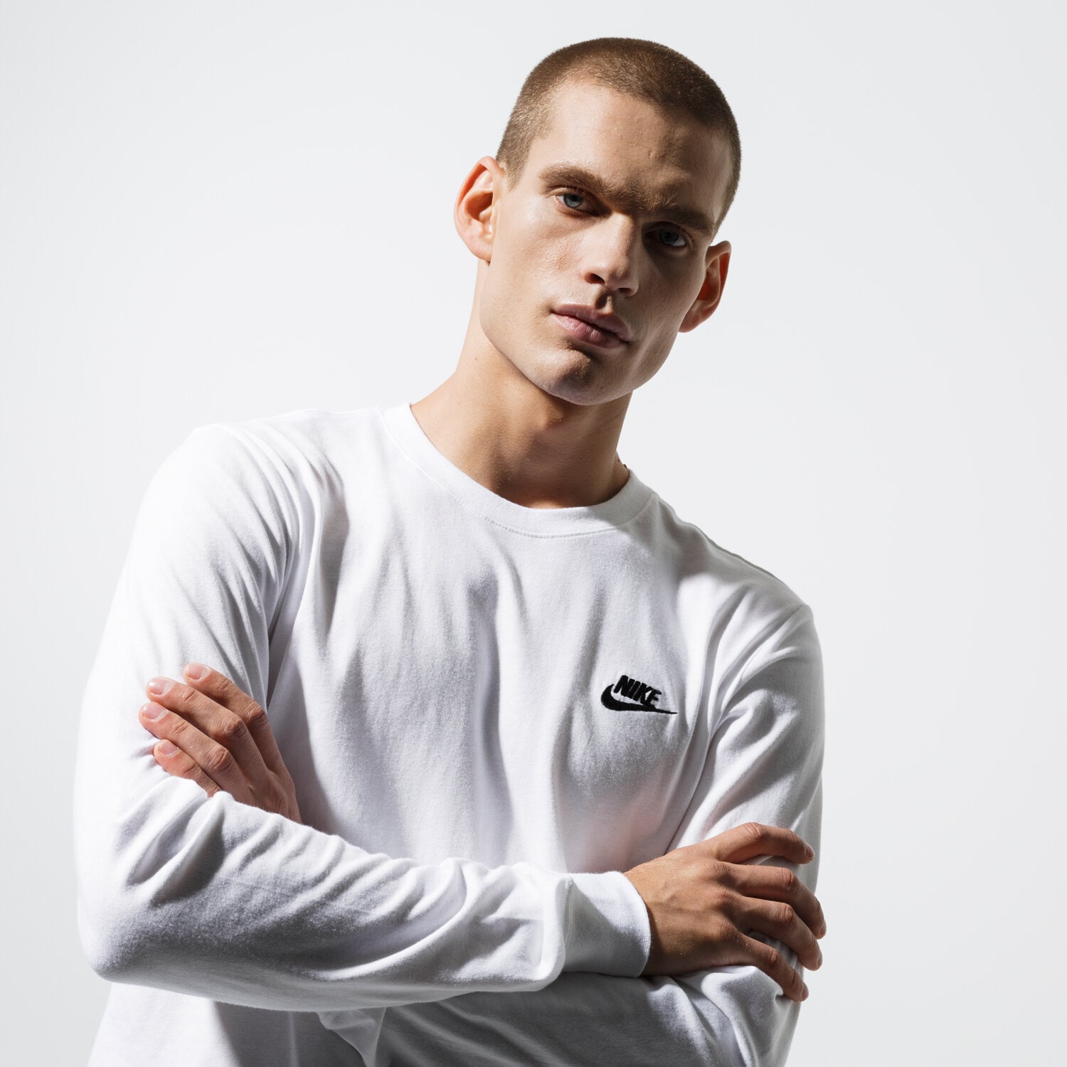 pánské tričko NIKE TRIČKO LS M NSW CLUB TEE - LS AR5193-100 BÍLÁ