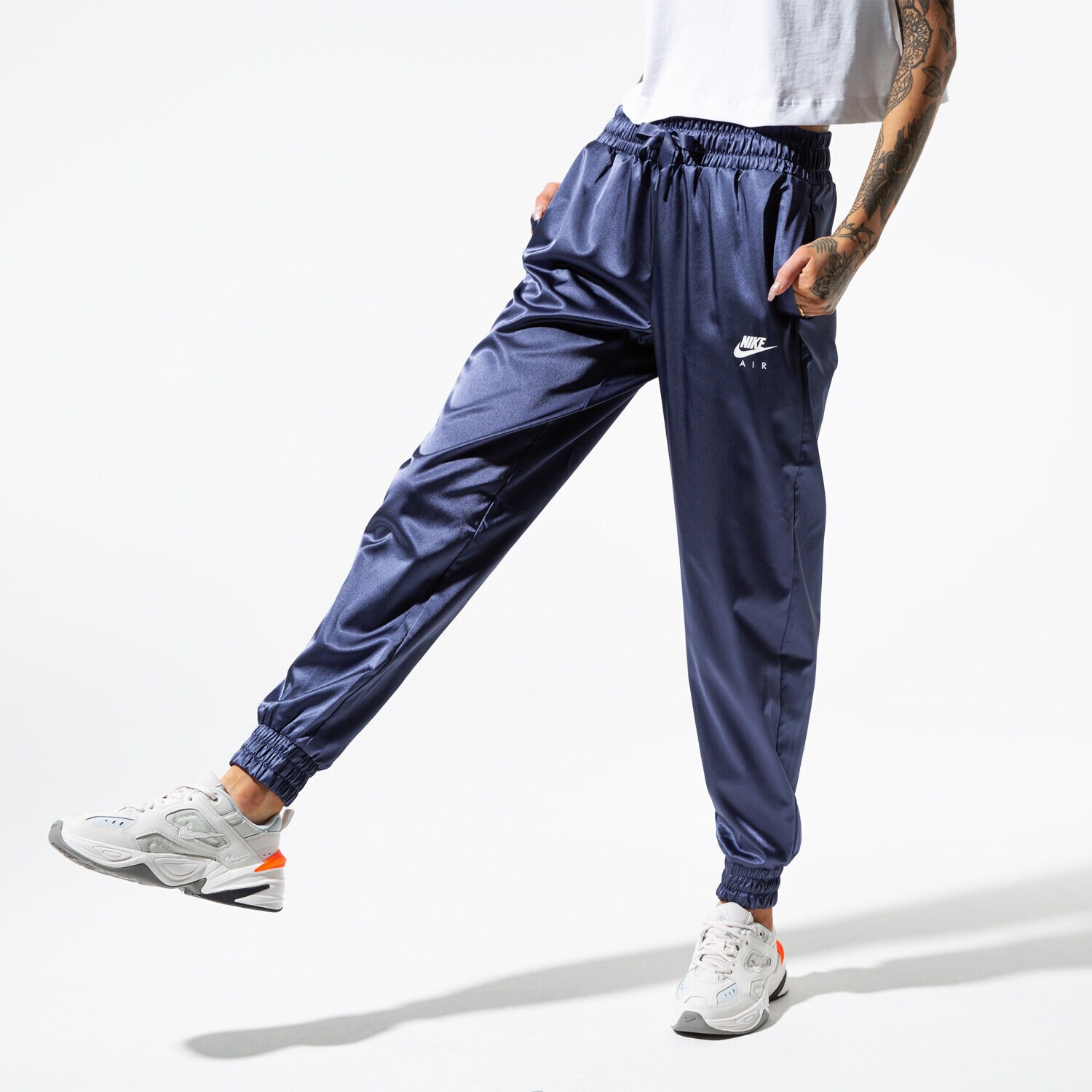 dámské kalhoty NIKE KALHOTY  W NSW AIR TRK PANT SATIN BV4781-557 FIALOVÁ