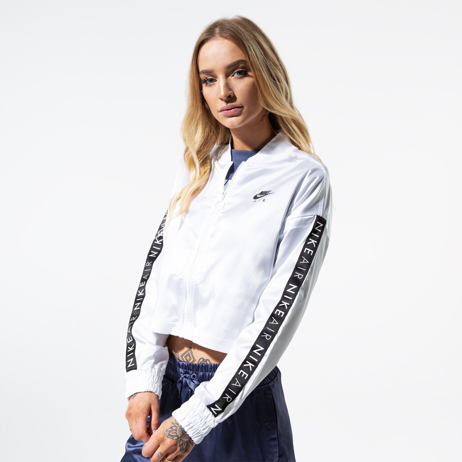 dámská zimní bunda NIKE BUNDA W NSW AIR TRK JKT SATIN BV4779-100 BÍLÁ