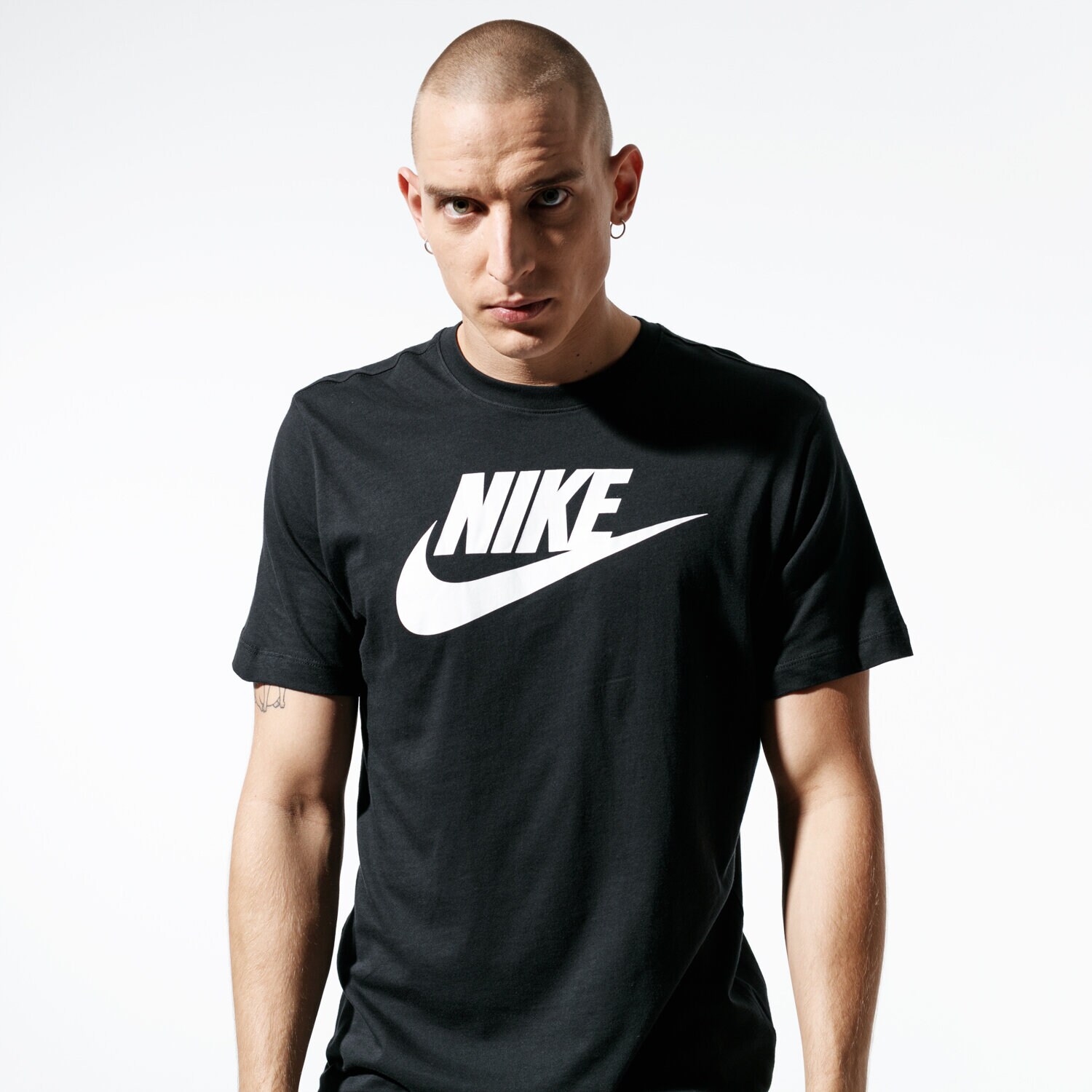 pánské tričko NIKE TRIČKO SS M NSW TEE ICON FUTURA AR5004-010 ČERNÁ