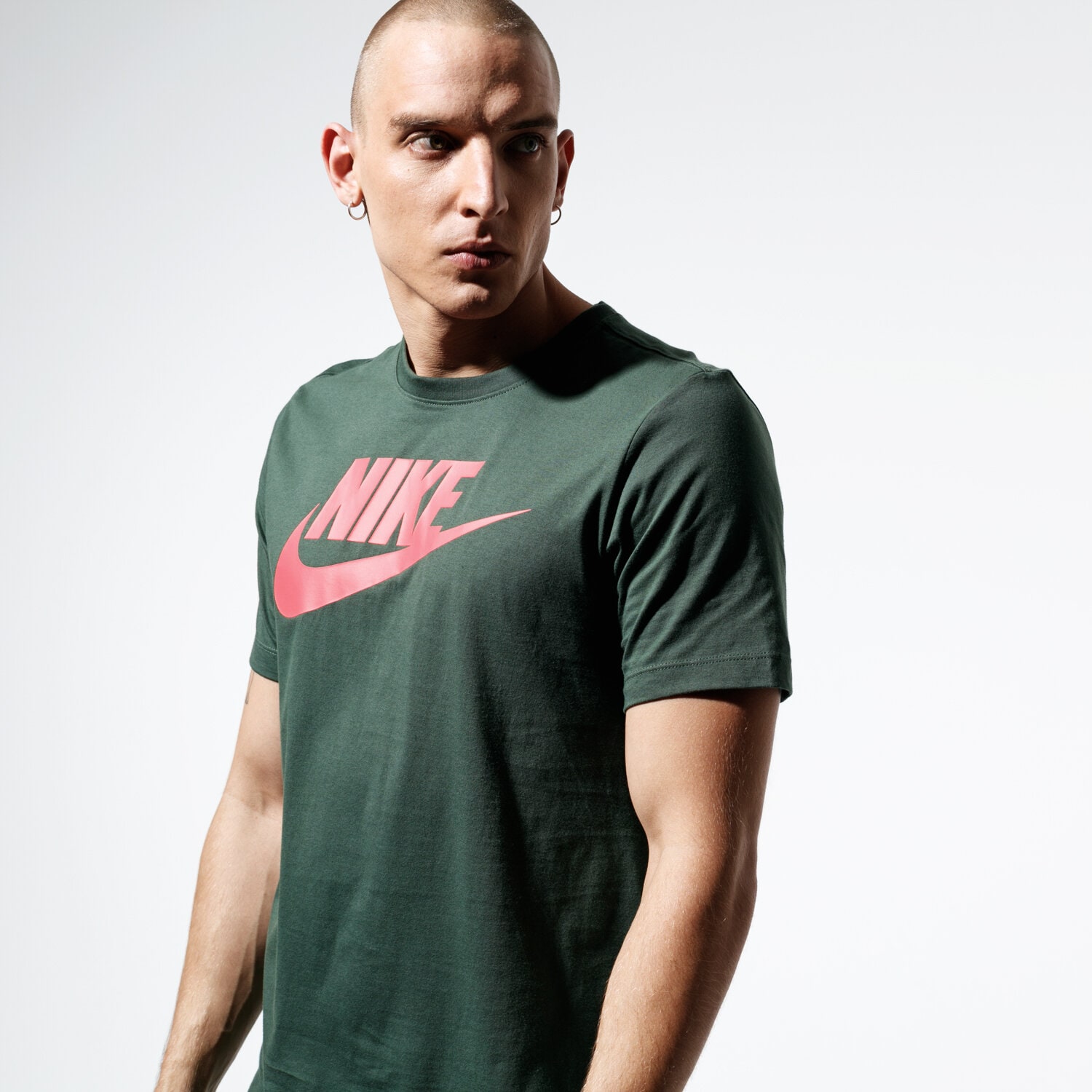 pánské tričko NIKE TRIČKO SS M NSW TEE ICON FUTURA AR5004-370 ZELENÁ
