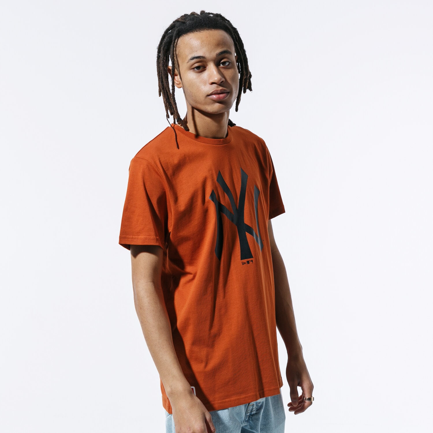 pánské tričko NEW ERA TRIČKO SS MLB SEASONAL TEAM LOGO TEE NEYYAN RST 12033498 HNĚDÁ