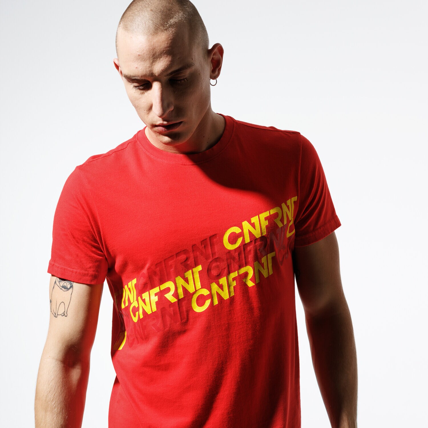 pánské tričko CONFRONT TRIČKO FOOT PRINT RED TEE CF39TSM60001 ČERVENÁ