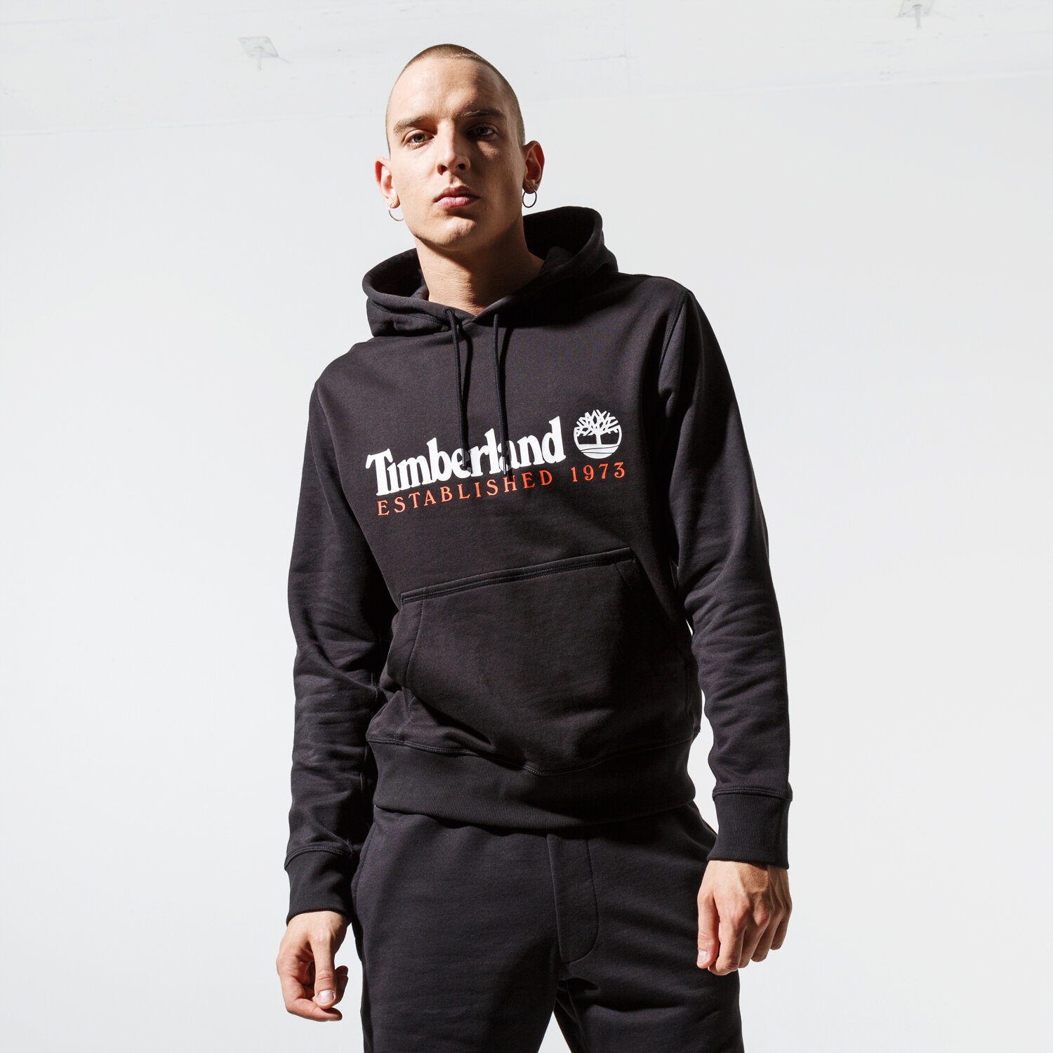 pánská mikina TIMBERLAND MIKINA ESSENTIAL ESTABLISHED 1973 TB0A1Y2D0011 ČERNÁ