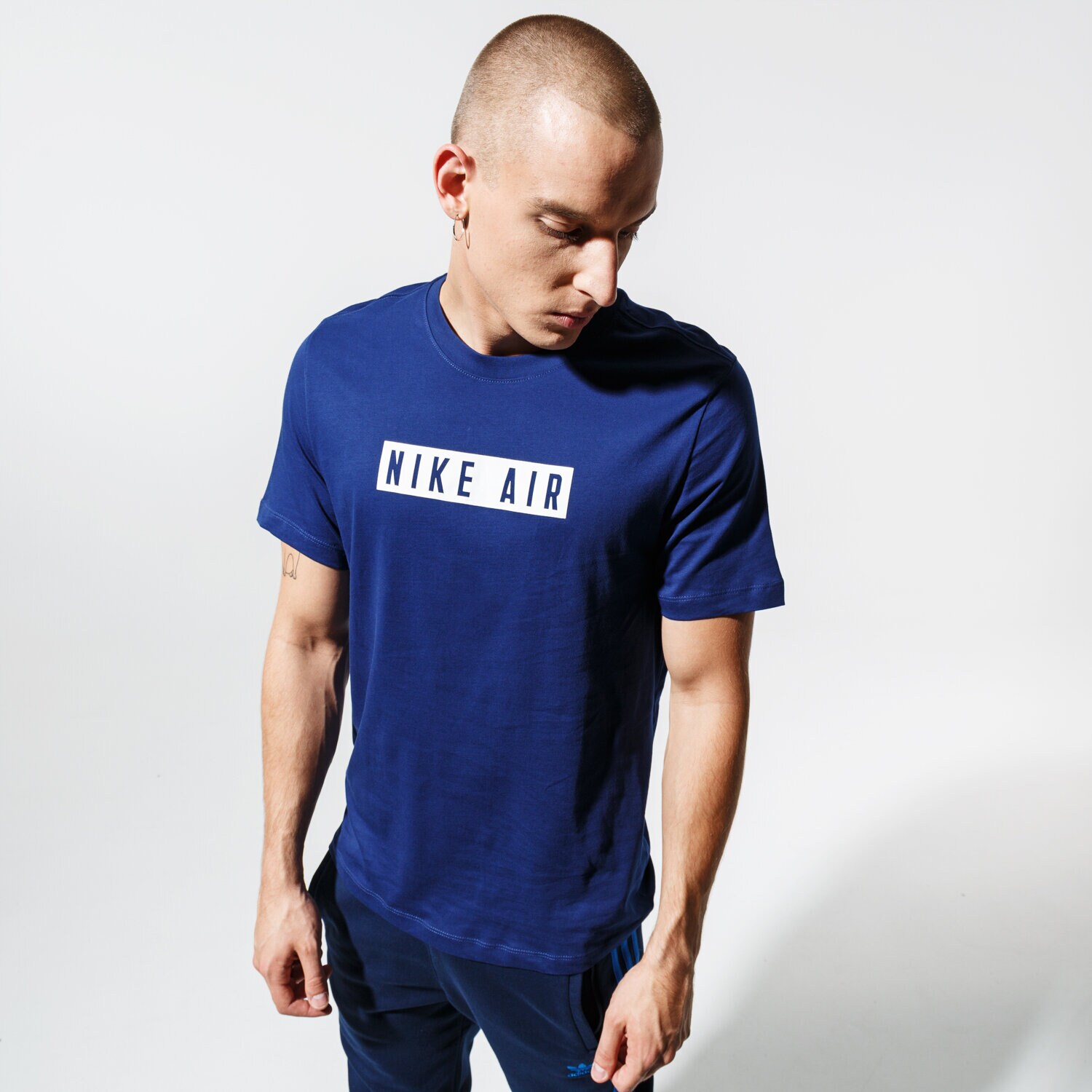 pánské tričko NIKE TRIČKO SS M NSW SS TEE NIKE AIR 3 BV7641-492 TMAVOMODRÁ