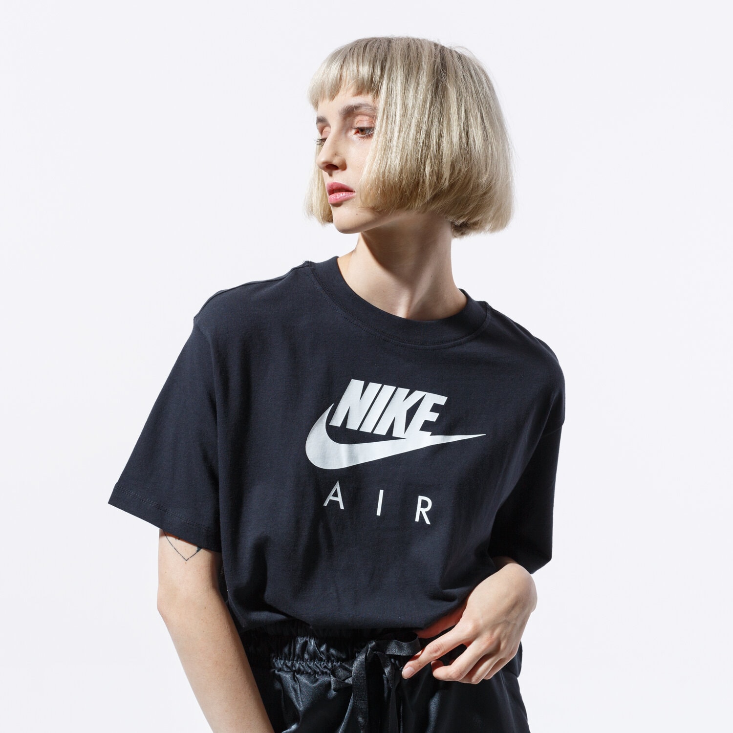 dámské tričko NIKE TRIČKO SS W NSW AIR TOP SS BV4777-010 ČERNÁ