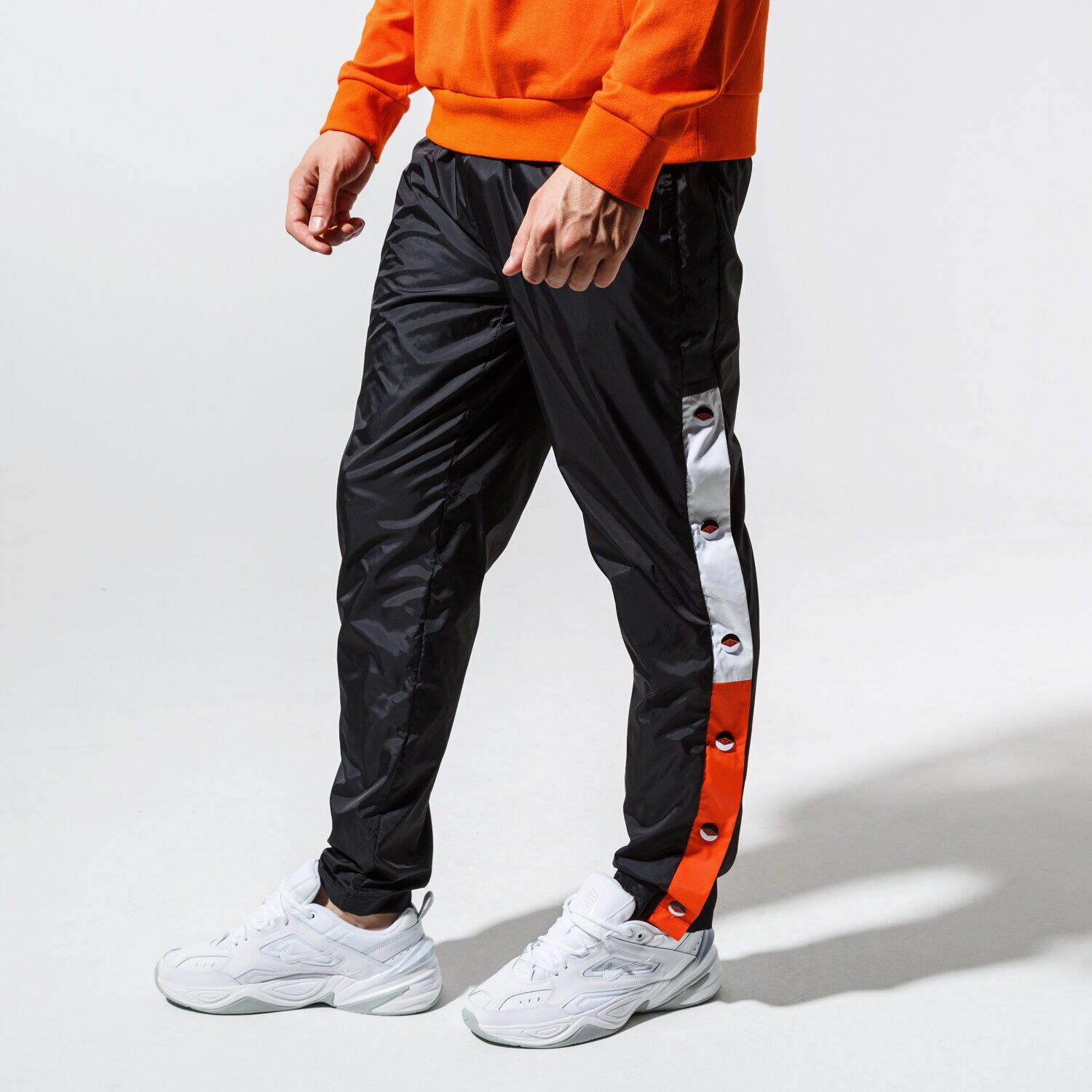 pánské kalhoty UMBRO KALHOTY  CLASSIC SNAP PANTS UL39SPM84001 ČERNÁ