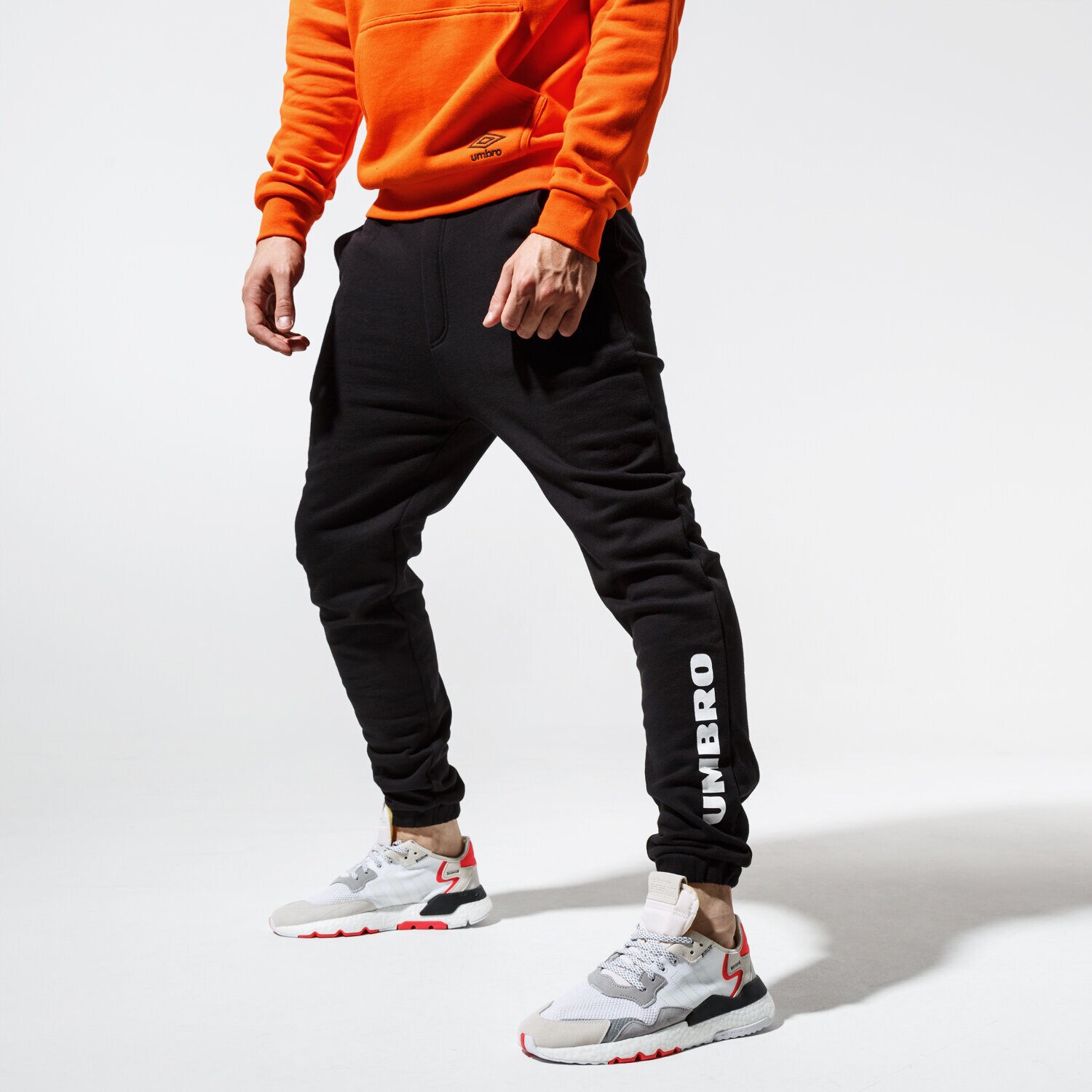 pánské kalhoty UMBRO KALHOTY  CLASSIC PANTS UL39SPM85001 ČERNÁ