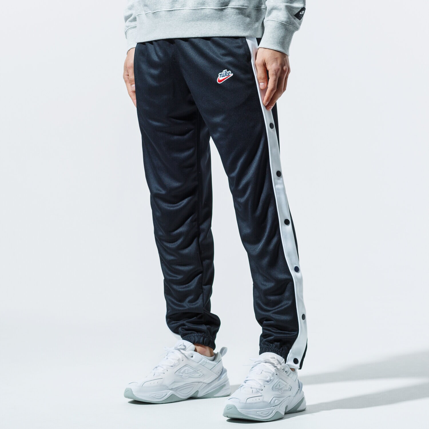 pánské kalhoty NIKE KALHOTY  M NSW HE PANT TEARAWAY PK BV2627010 ČERNÁ