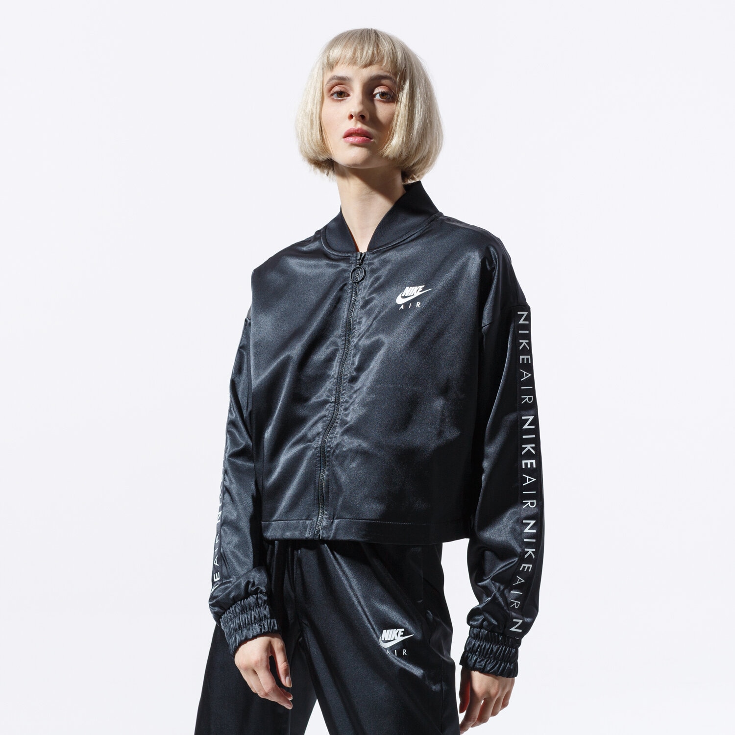 dámská zimní bunda NIKE BUNDA W NSW AIR TRK JKT SATIN BV4779-010 ČERNÁ