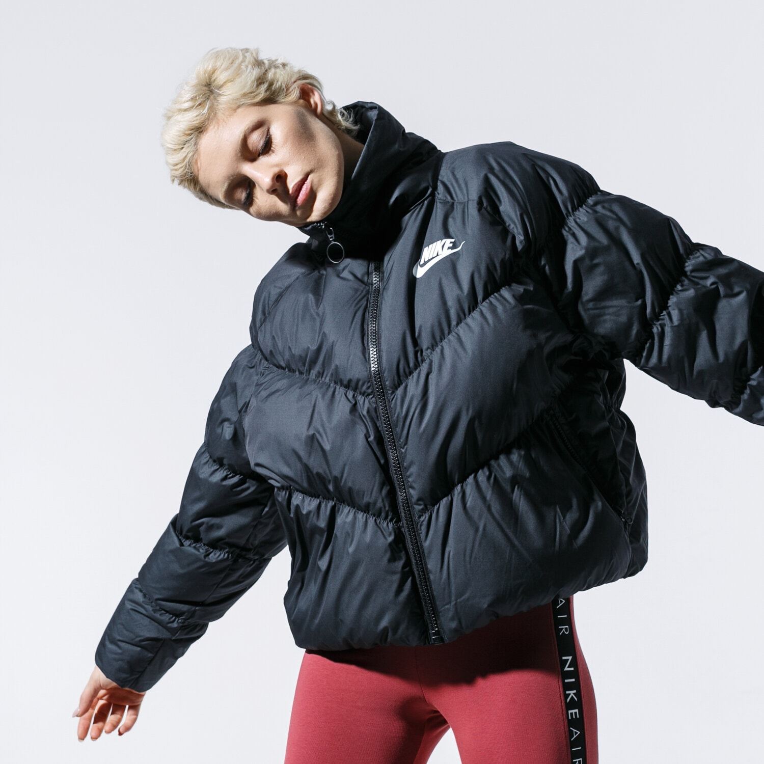 dámská zimní bunda NIKE BUNDA W NSW DWN FILL JKT STMT BV2879-010 ČERNÁ