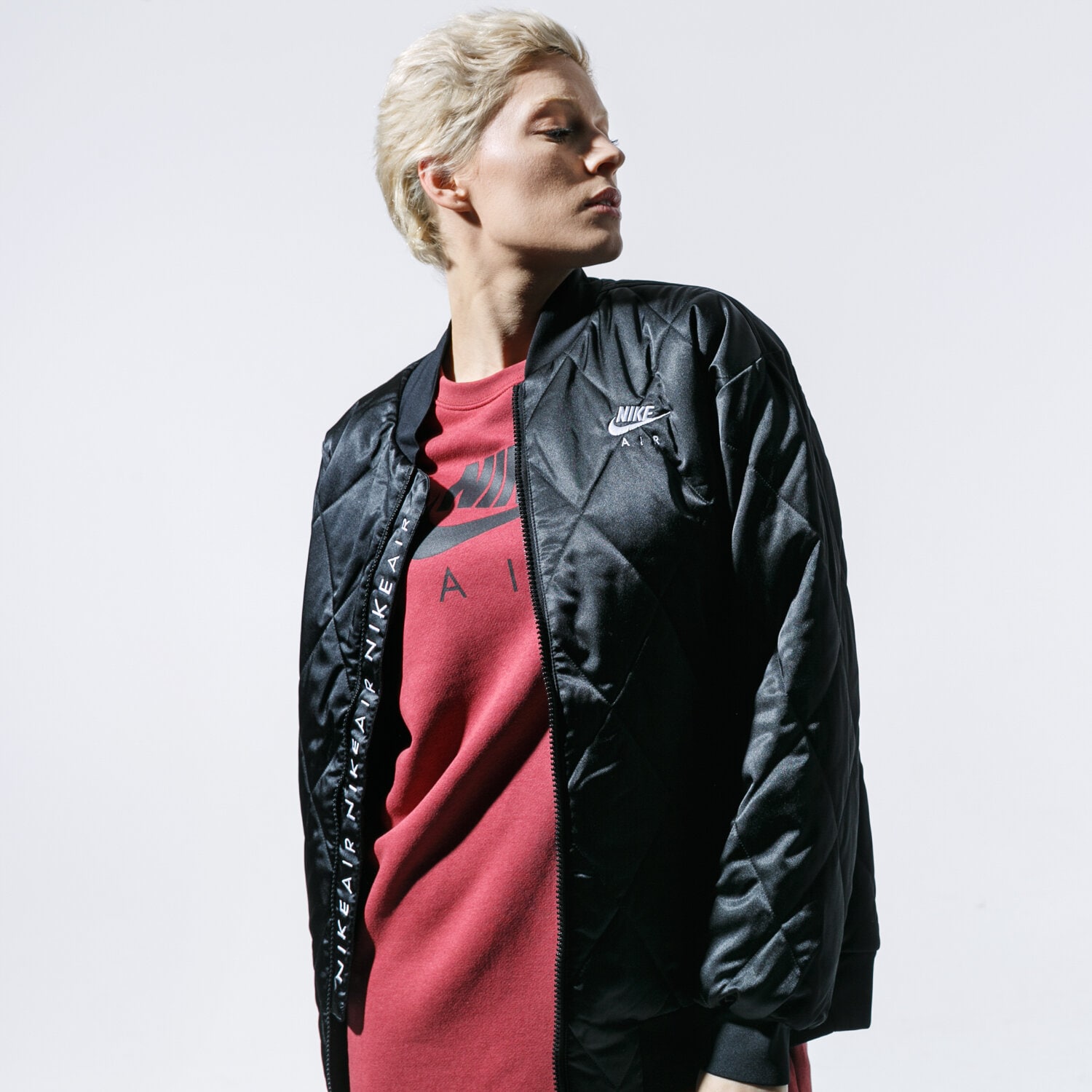 dámská zimní bunda NIKE BUNDA W NSW AIR SYN FILL JKT SATN BV2877-010 ČERNÁ