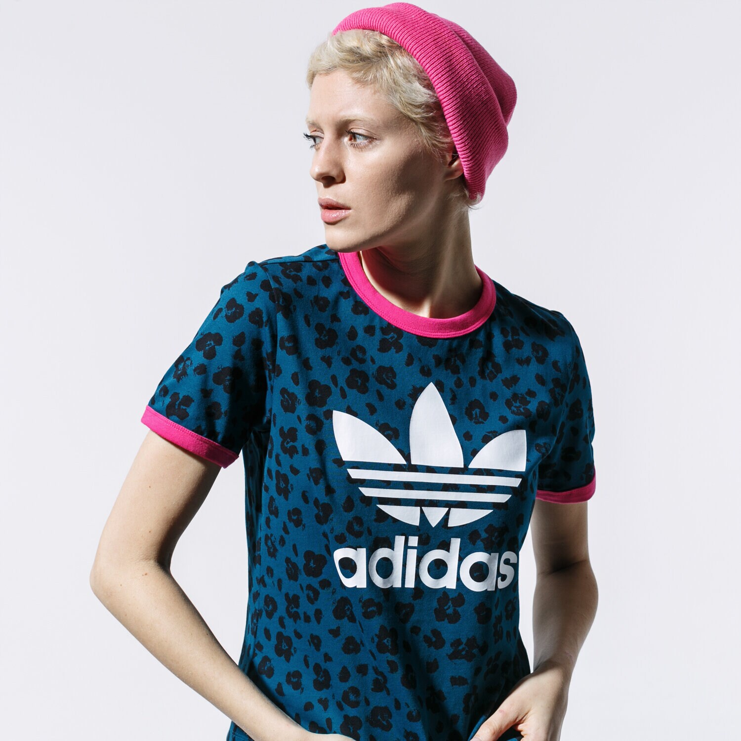 dámské tričko ADIDAS TRIČKO SS AOP TEE ED4781 VÍCEBAREVNÁ