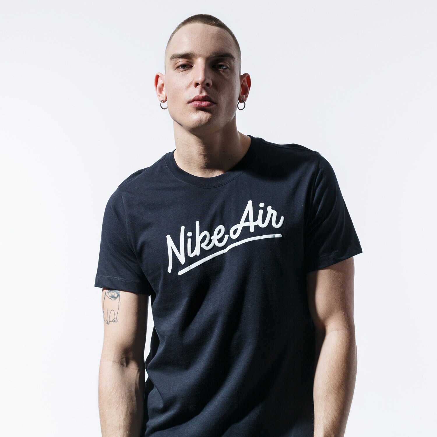 pánské tričko NIKE TRIČKO M NSW SS TEE NIKE AIR 1 BV7637010 ČERNÁ