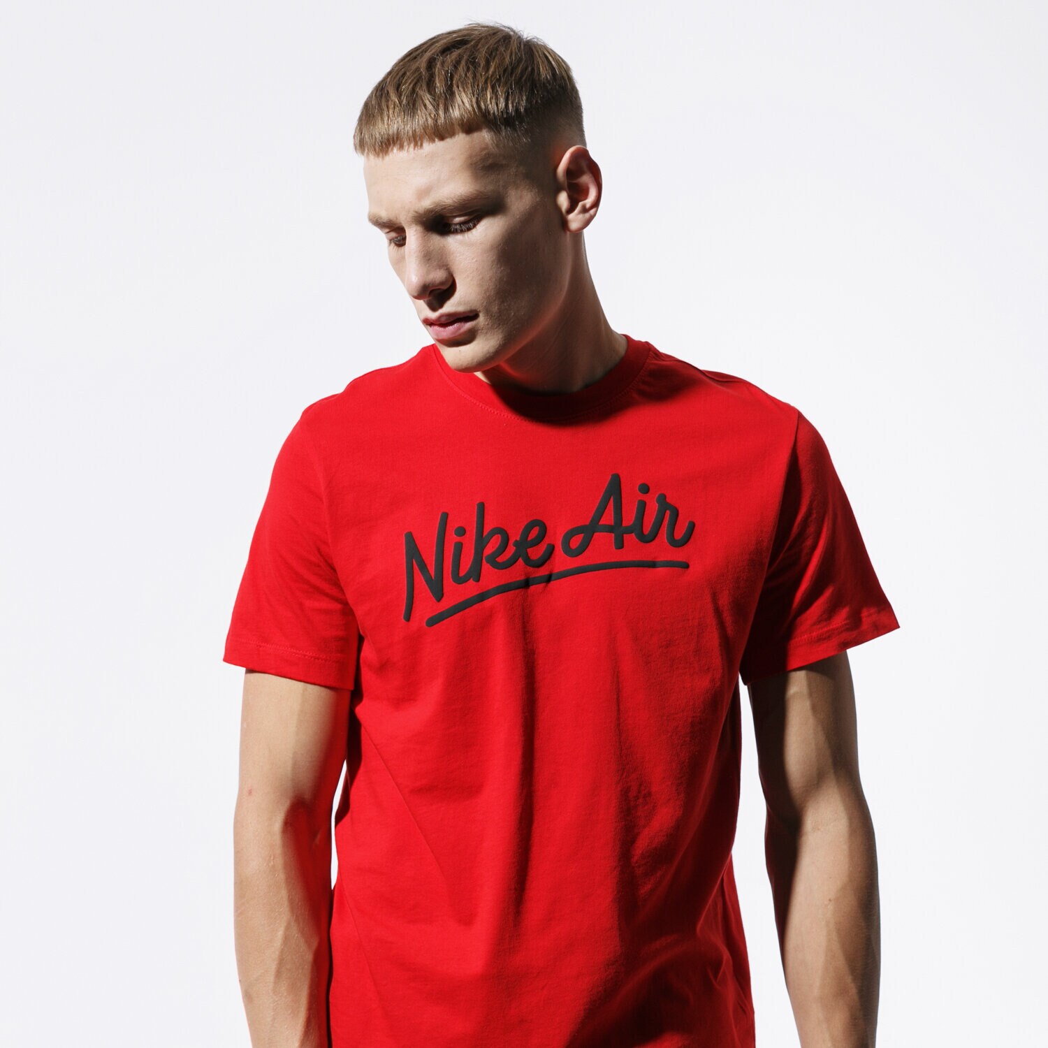 pánské tričko NIKE TRIČKO M NSW SS TEE NIKE AIR 1 BV7637657 ČERVENÁ