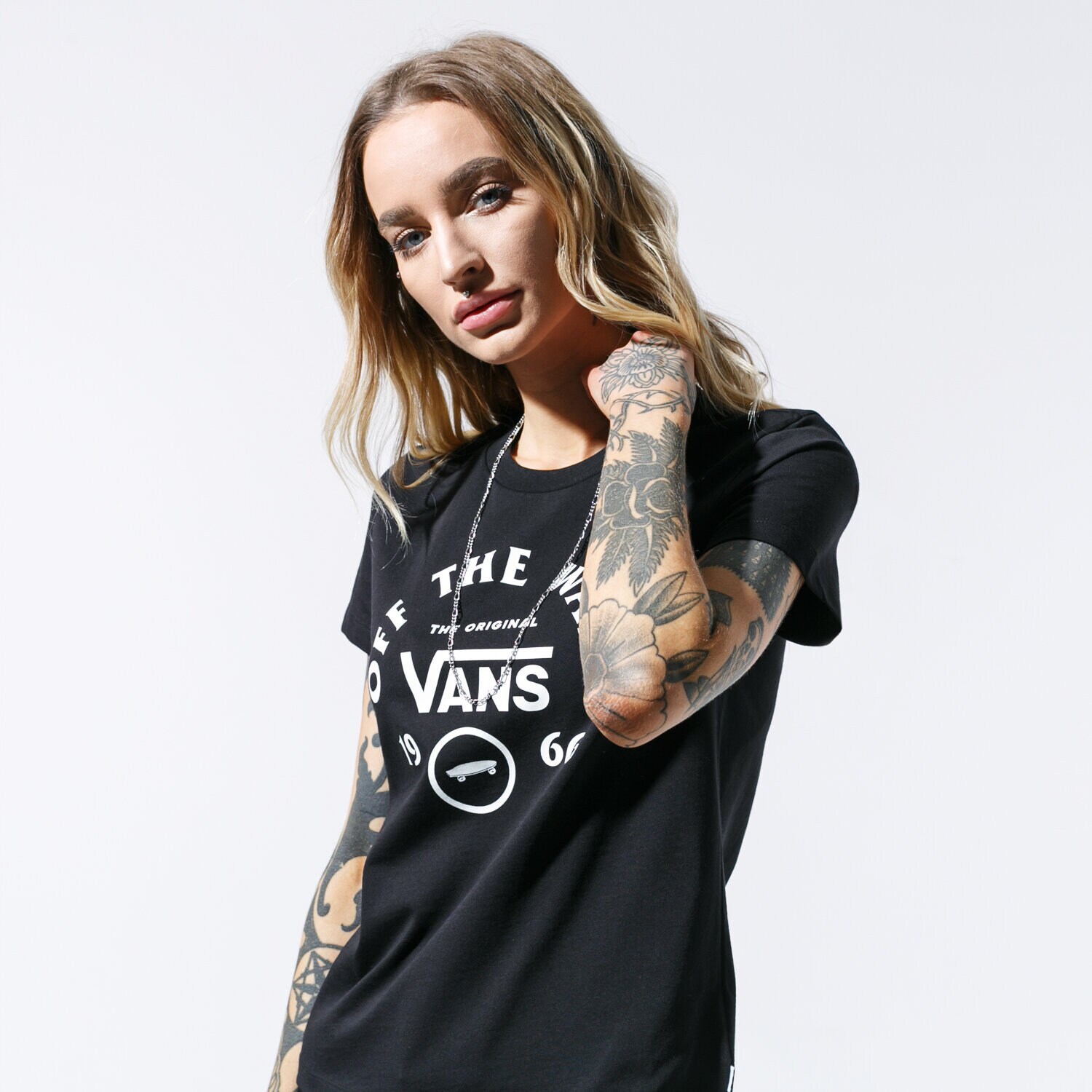 dámské tričko VANS TRIČKO ATTENDANCE CREW TEE VN0A47WQBLK1 BÍLÁ