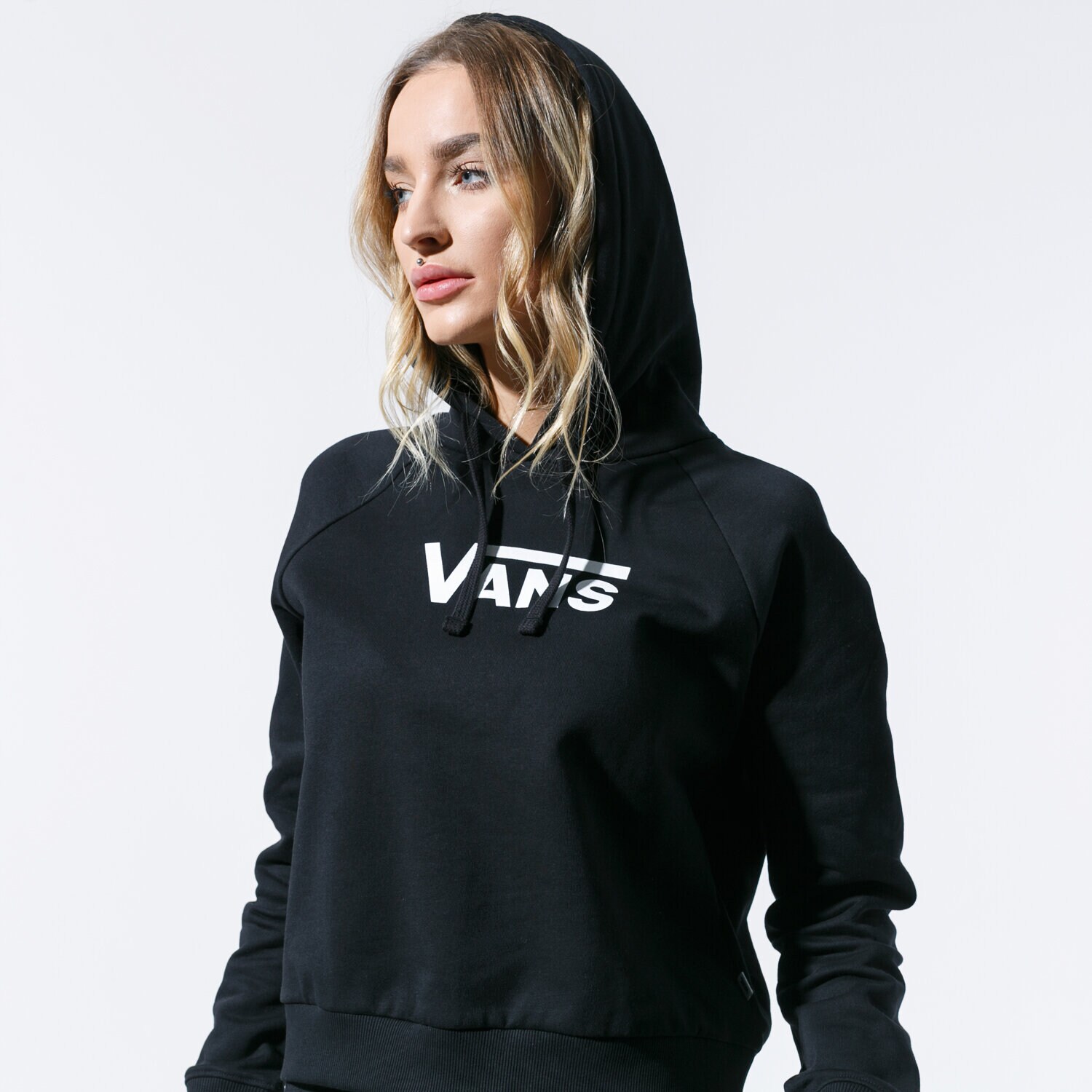 dámská mikina VANS MIKINA S KAPUCÍ FLYING V BOXY HOODIE VN0A47TCBLK1 ČERNÁ