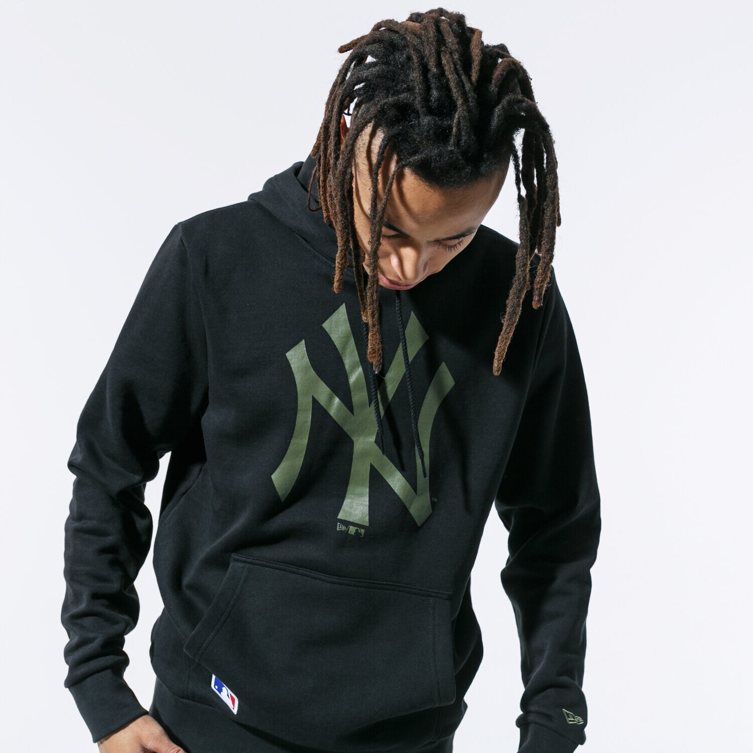 pánská mikina NEW ERA MIKINA S KAPUCÍ MLB HOODY NYY NEW YORK YANKEES BLKNO 12123928 ČERNÁ
