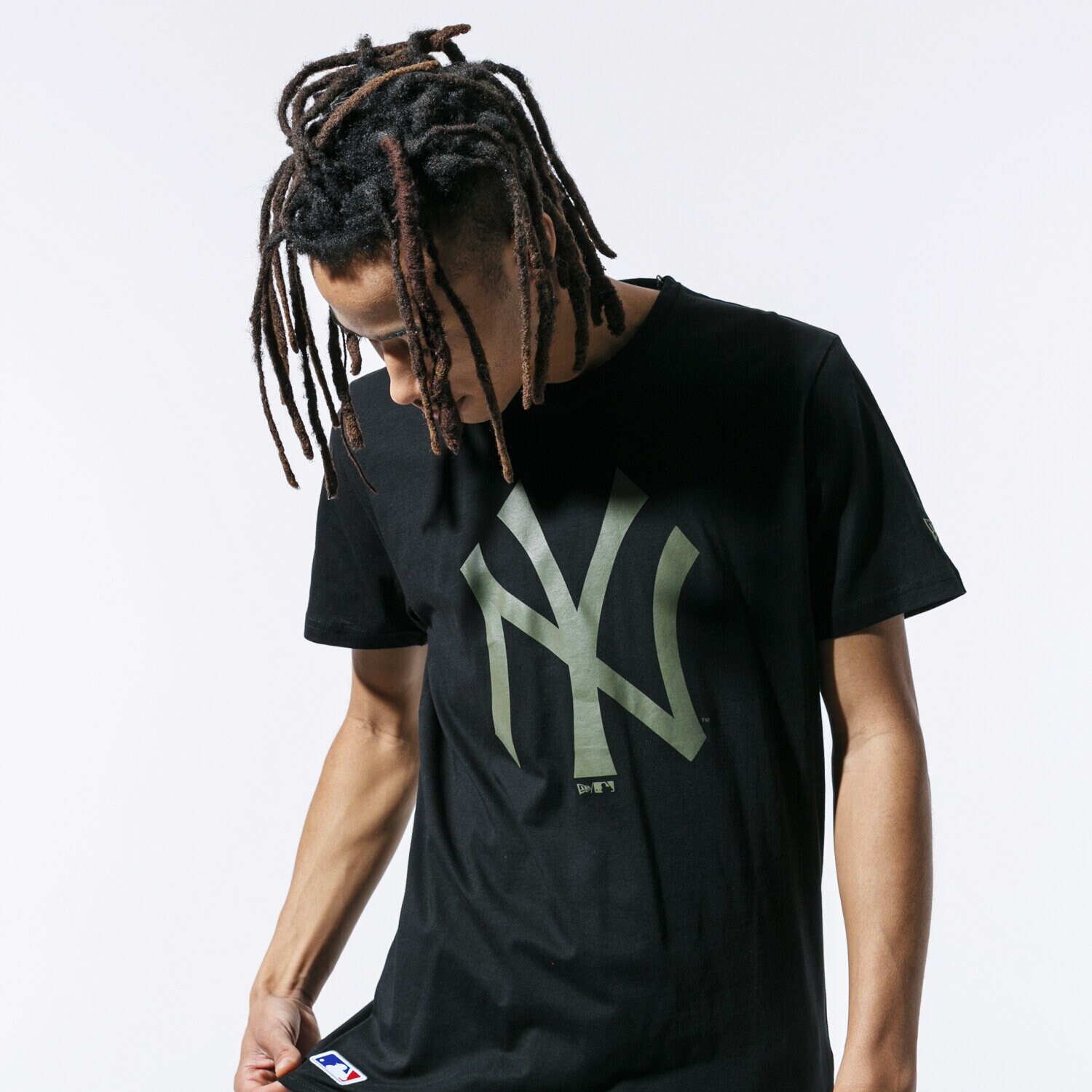 pánské tričko NEW ERA TRIČKO MLB TEE BLKHAKI NEW YORK YANKEES BLKNOV 12123934 ČERNÁ