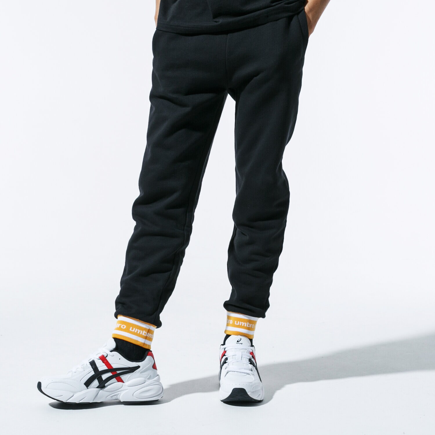 pánské kalhoty UMBRO KALHOTY  RETRO PANTS BLK UL39SPM82001 ČERNÁ