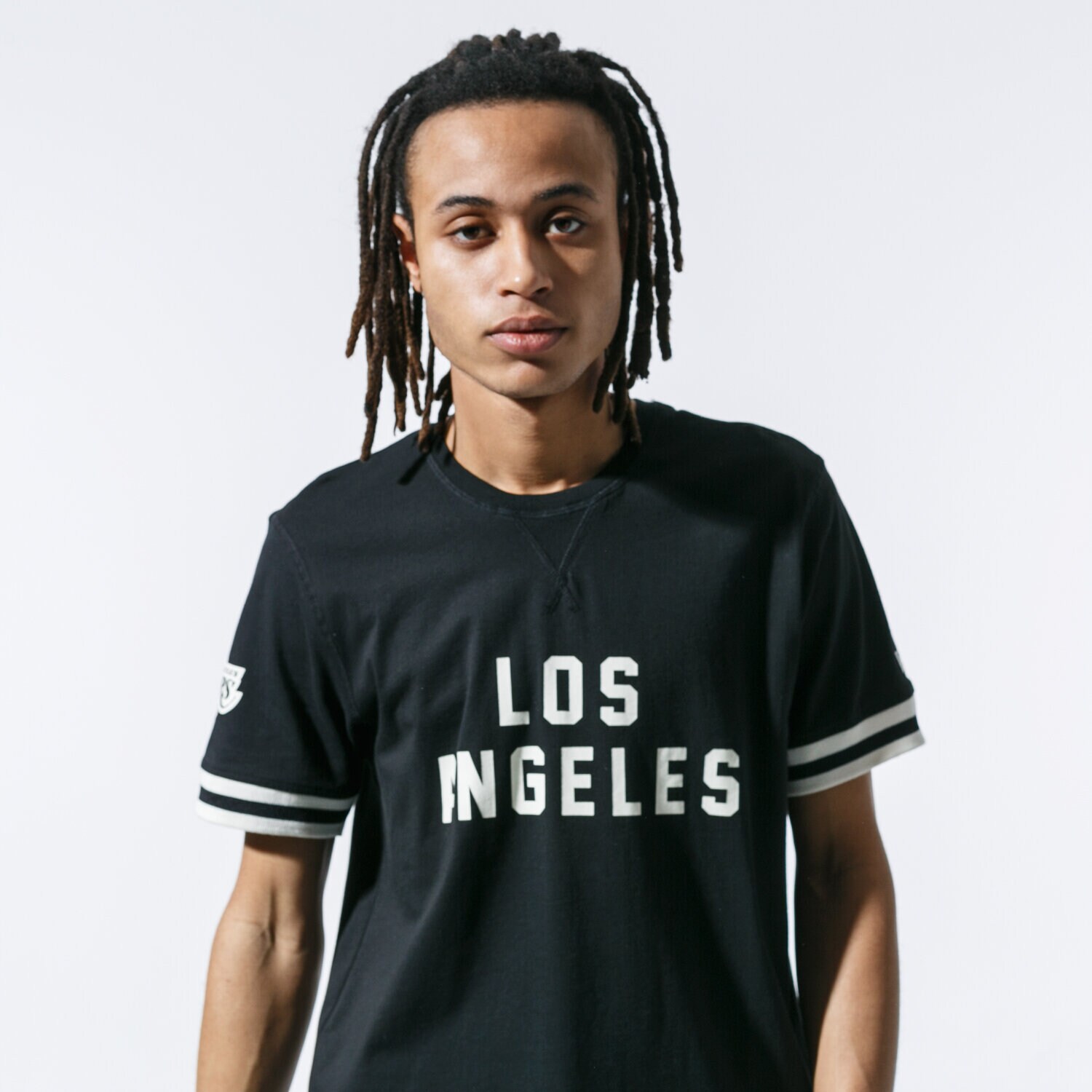 pánské tričko NEW ERA TRIČKO NBA WORDMARK TEE LAKERS LOS ANGELES LAKERS BL 12123883 ČERNÁ