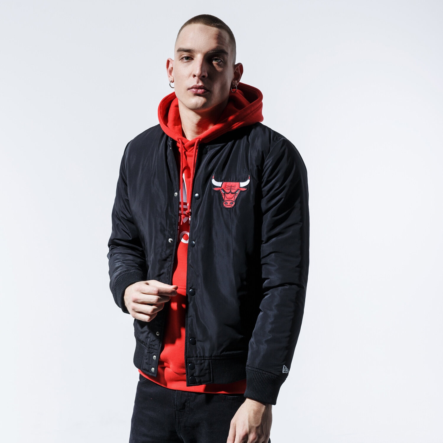 pánská zimní bunda NEW ERA BUNDA NBA TEAM LOGO BULLS CHICAGO BULLS BLK 12123895 ČERNÁ