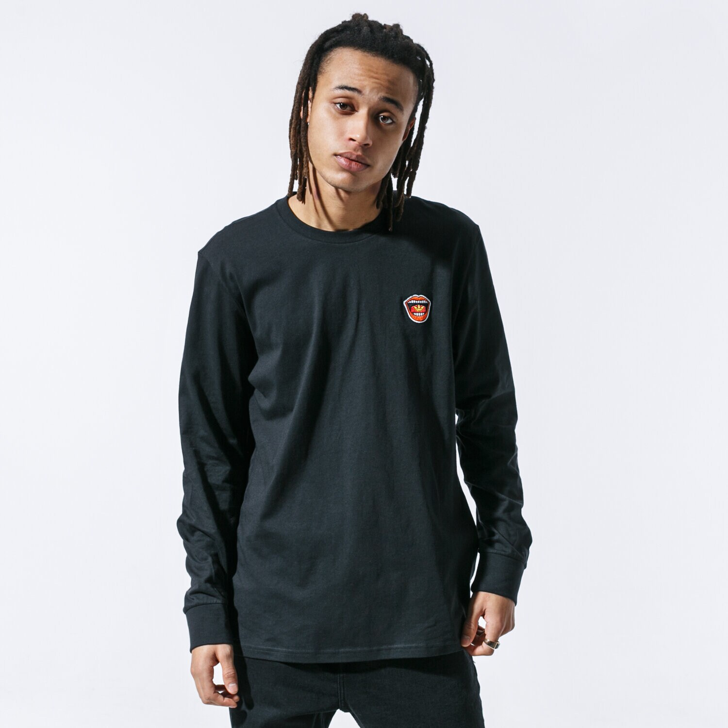 pánské tričko ADIDAS TRIČKO MOUTH MINI EMB LS TEE GJ9583 ČERNÁ