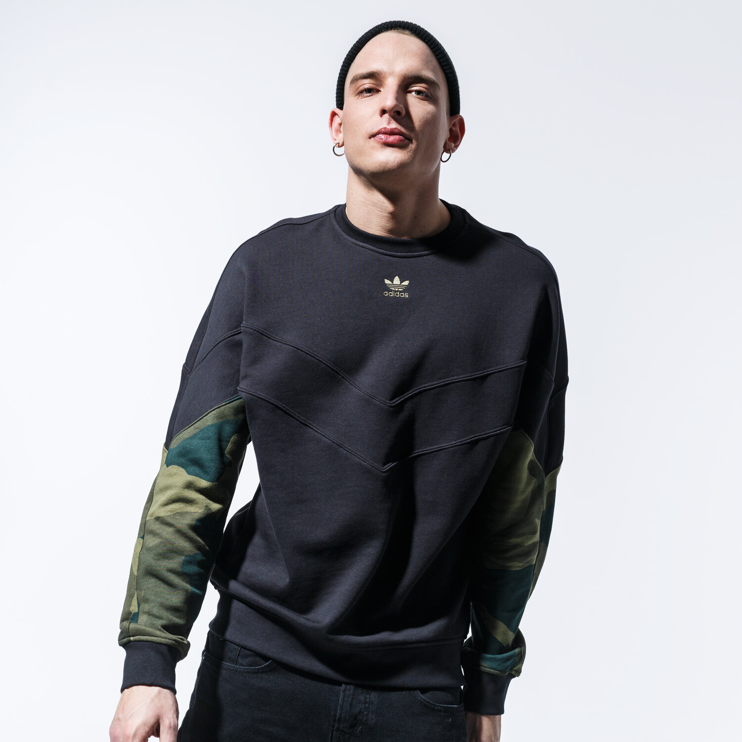 pánská mikina ADIDAS MIKINA CAMO CREW FM3357 ČERNÁ