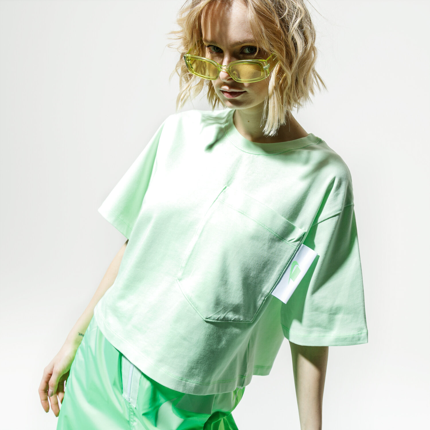 dámské tričko NIKE TRIČKO W NSW NSW TOP SS CROP CT0874-376 ZELENÁ