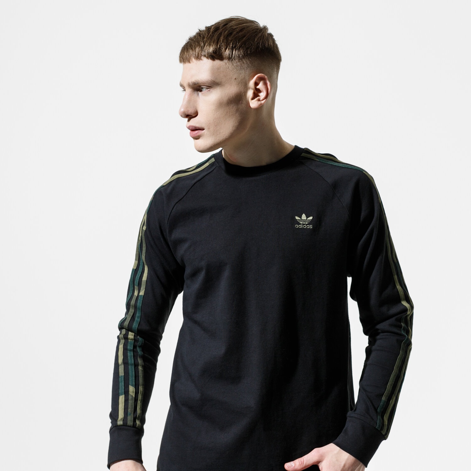 pánské tričko ADIDAS MIKINA CAMO LS TEE FM3353 ČERNÁ