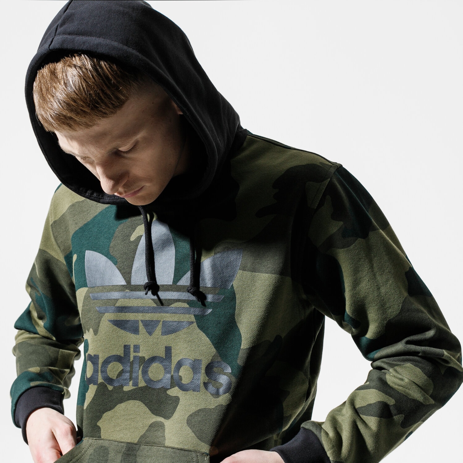 pánská mikina ADIDAS MIKINA S KAPUCÍ CAMO OTH FM3395 VÍCEBAREVNÁ