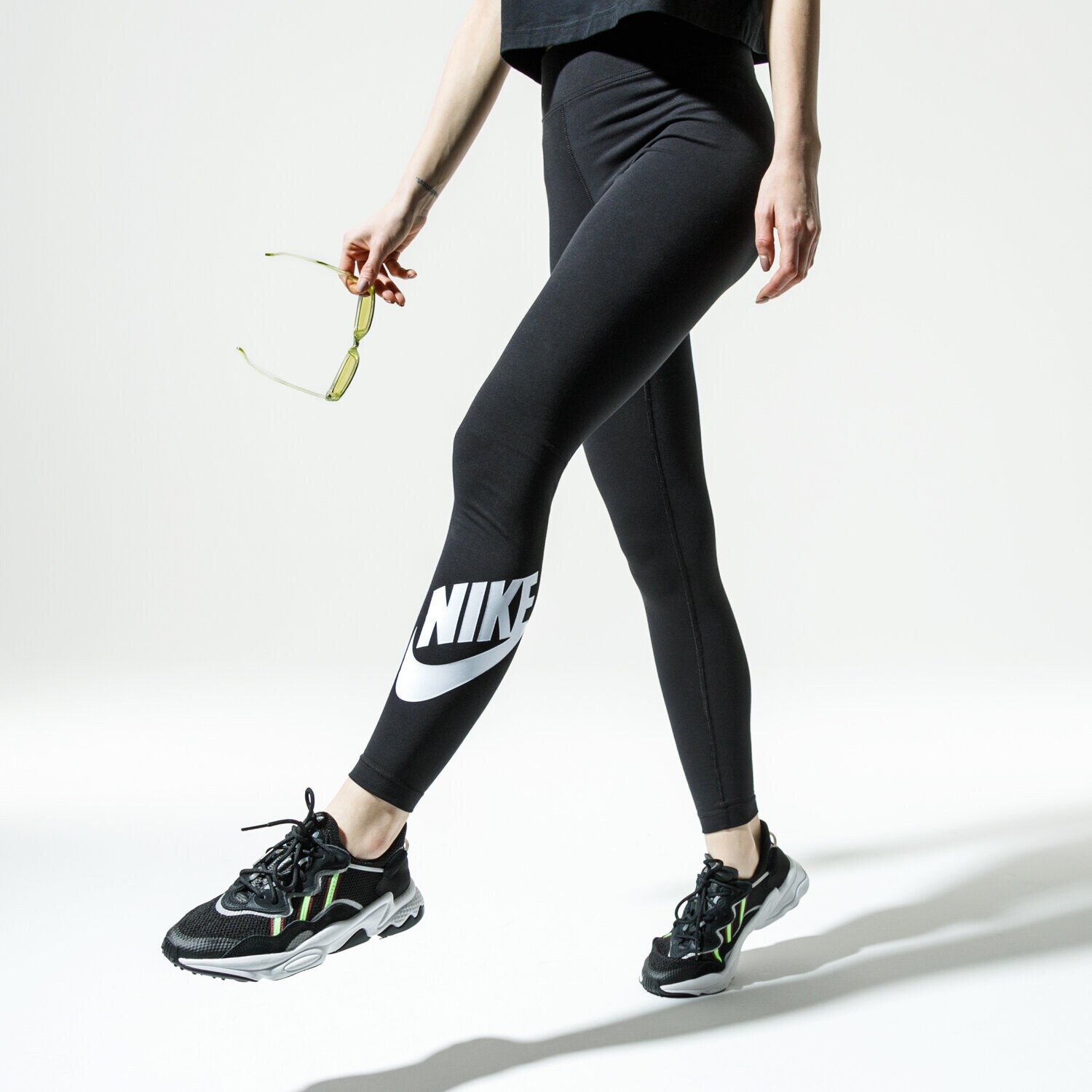 dámské kalhoty NIKE LEGGINGS W NSW LEGASEE LGNG HW FUTURA CJ2297-011 ČERNÁ