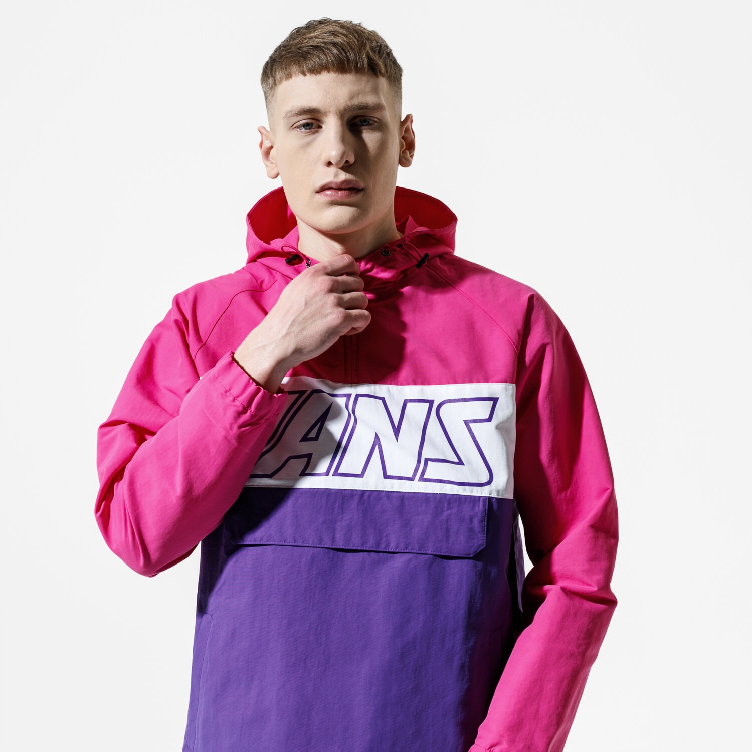 Přechodná bunda pánská (podzimní, jarní) VANS BUNDA MN RETRO SPORT ANORAK FUCHSIA PURPLE/HELIOTROPE VN0A49PAYMI1 VÍCEBAREVNÁ