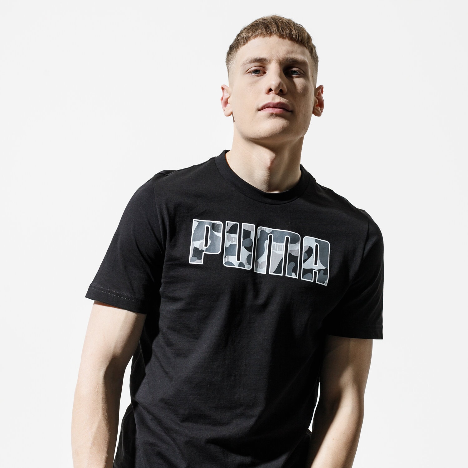 pánské tričko PUMA TRIČKO REBEL CAMO FILL TEE 58202701 ČERNÁ