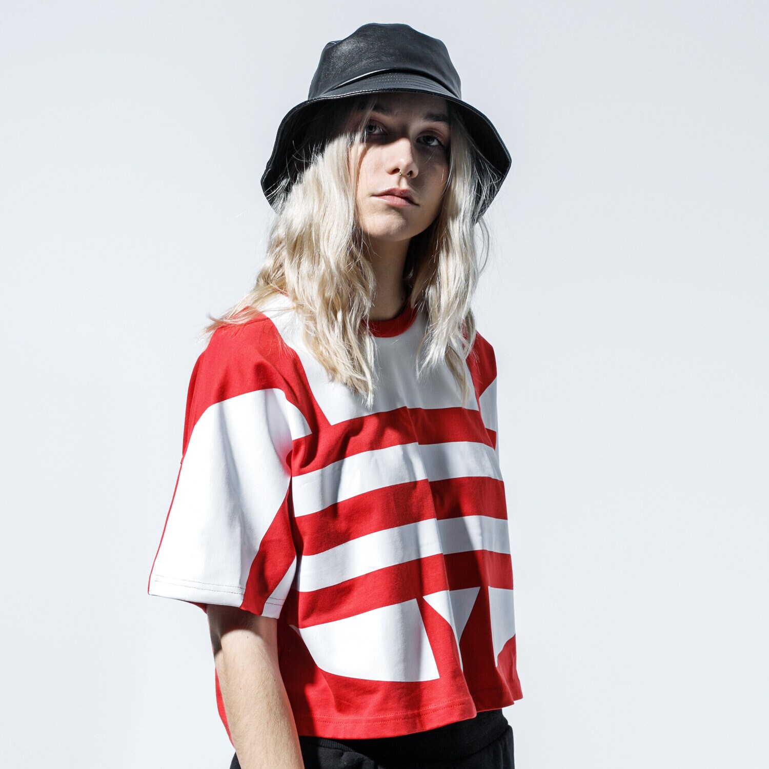 dámské tričko ADIDAS TRIČKO LRG LOGO TEE FM2565 ČERVENÁ