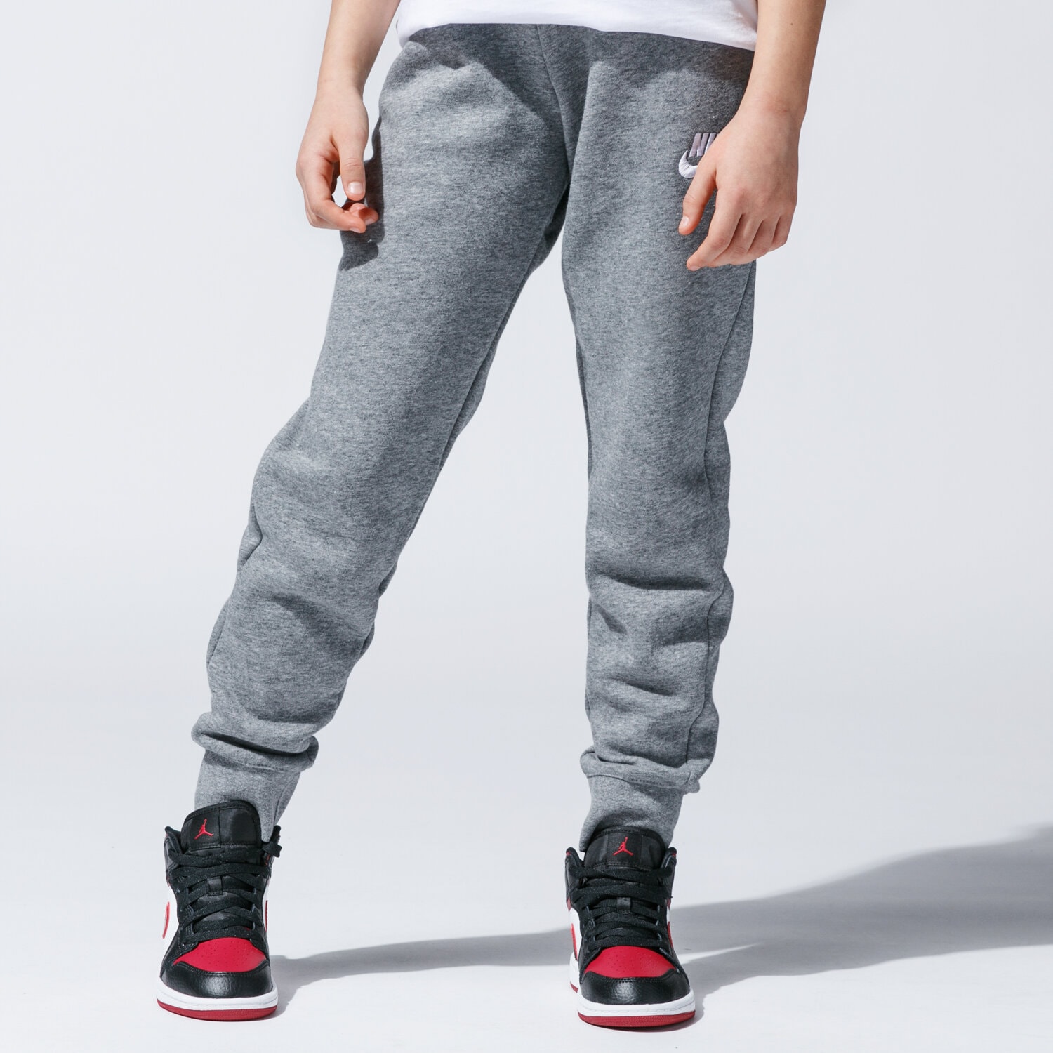 dětské kalhoty NIKE KALHOTY  SPORTSWEAR GIRL BV2720-091 ŠEDÁ