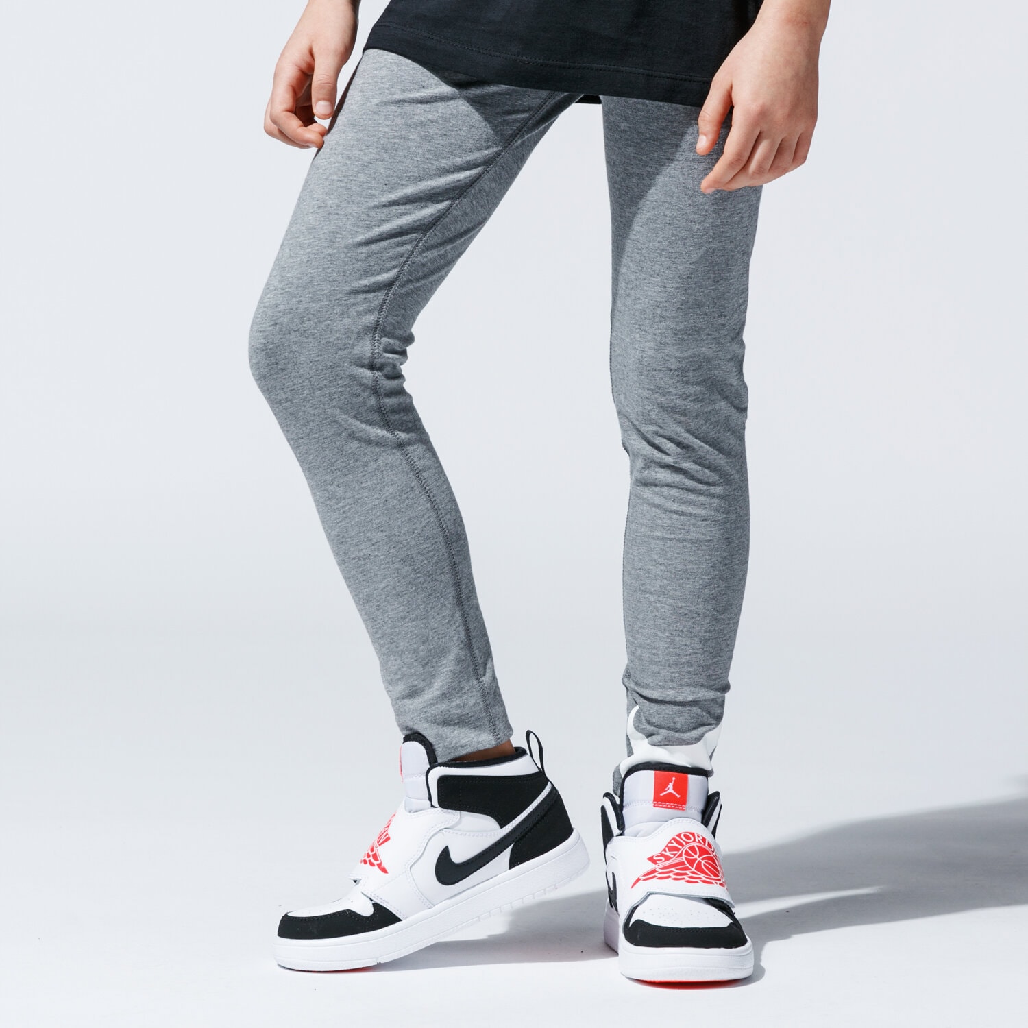 dětské kalhoty NIKE LEGGINGS SPORTSWEAR AR4076-092 ŠEDÁ