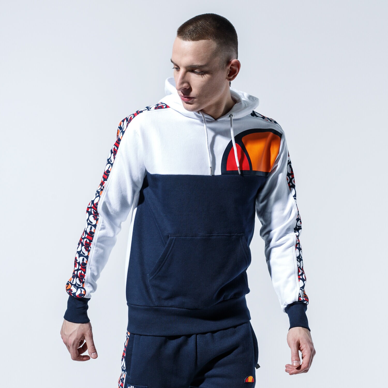 pánská mikina ELLESSE MIKINA S KAPUCÍ MODELLO SHE08542NAVY TMAVOMODRÁ