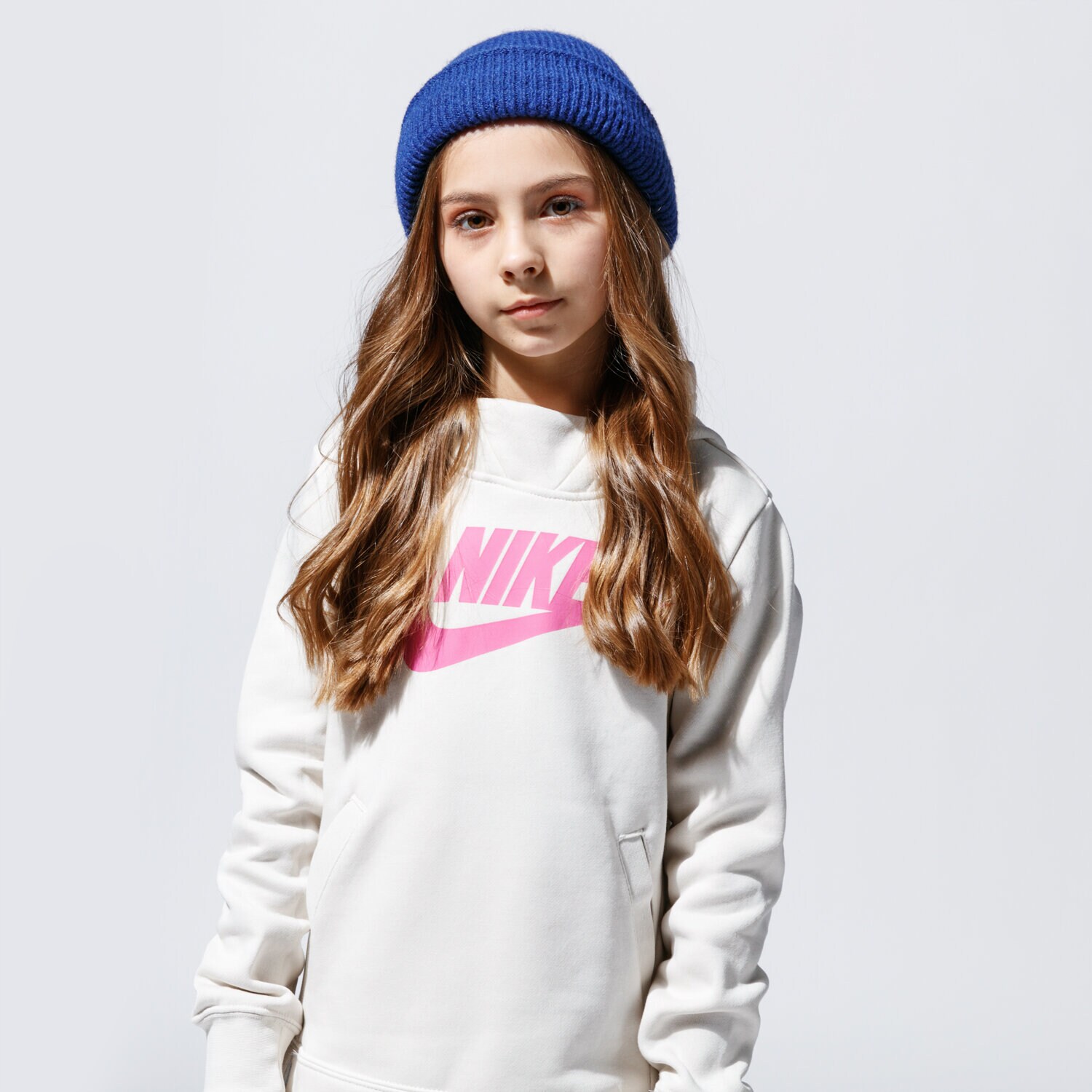 dětská mikina NIKE MIKINA S KAPUCÍ SPORTSWEAR BV2717-104 BÉŽOVÁ