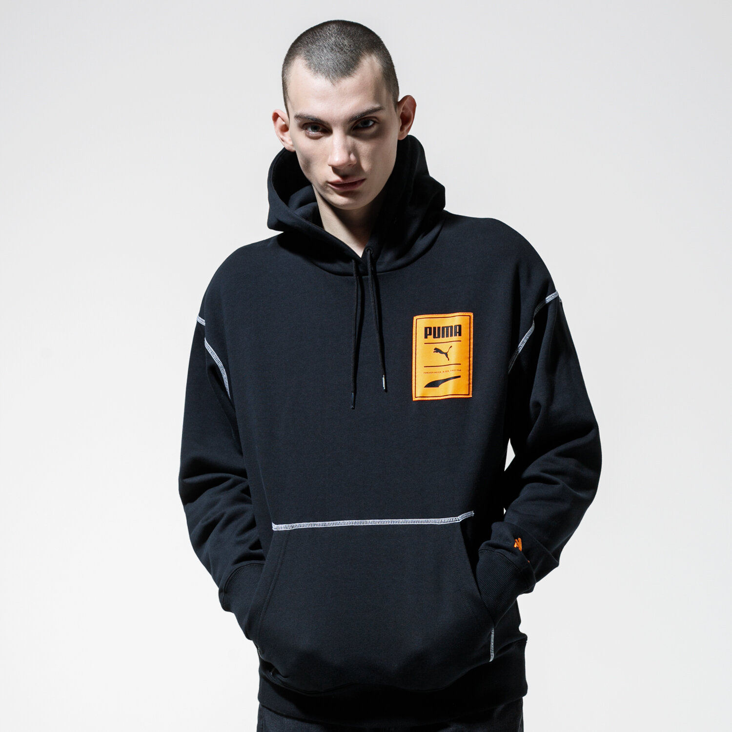 pánská mikina PUMA MIKINA S KAPUCÍ RECHECK PACK GRAPHIC HOODIE 59788601 ČERNÁ