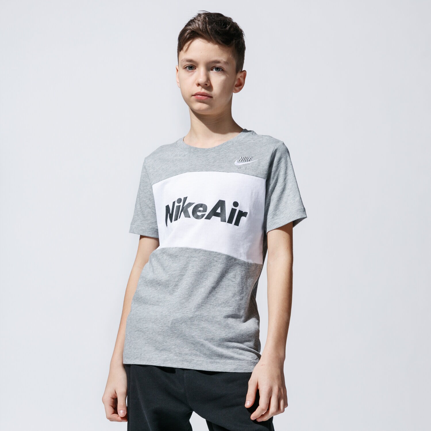 dětské tričko NIKE TRIČKO B NSW AIR TEE SS CV2211-063 ŠEDÁ