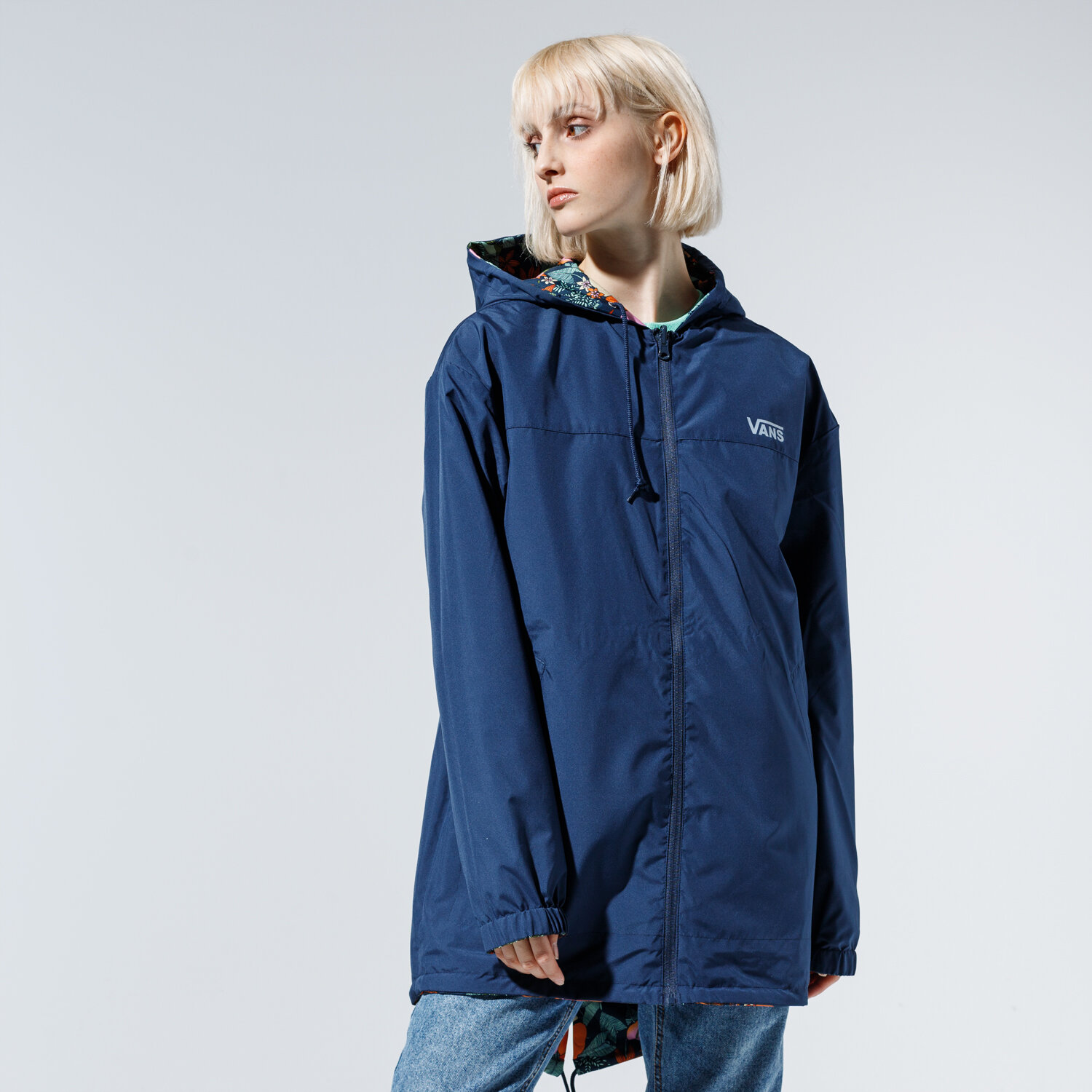 Přechodná bunda dámská (podzimní, jarní) VANS BUNDA WM MERCY REVERSIBLE PARKA MULTI TROPIC VN0A34FMVD11 VÍCEBAREVNÁ