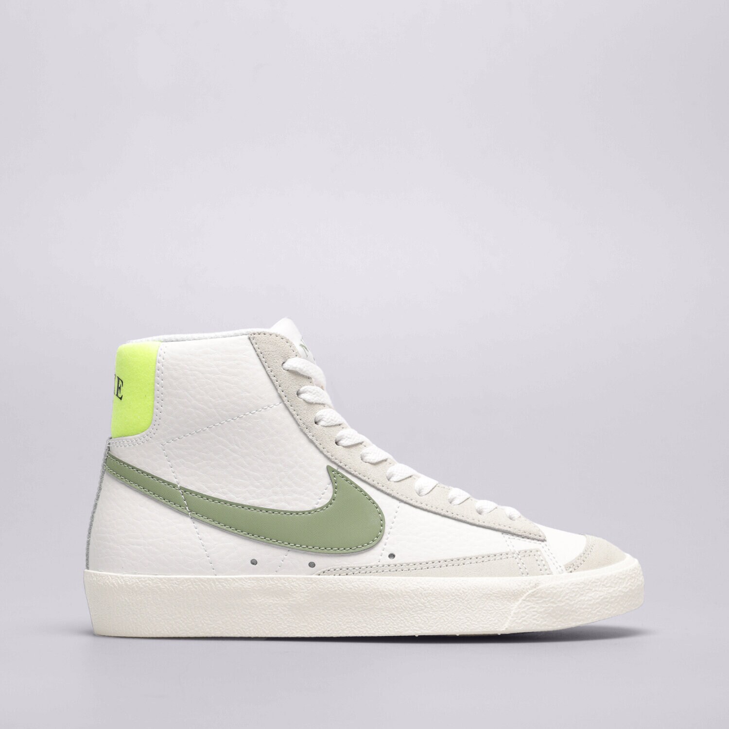 dámské tenisky NIKE WMNS BLAZER MID '77  FJ4740-100 BÍLÁ