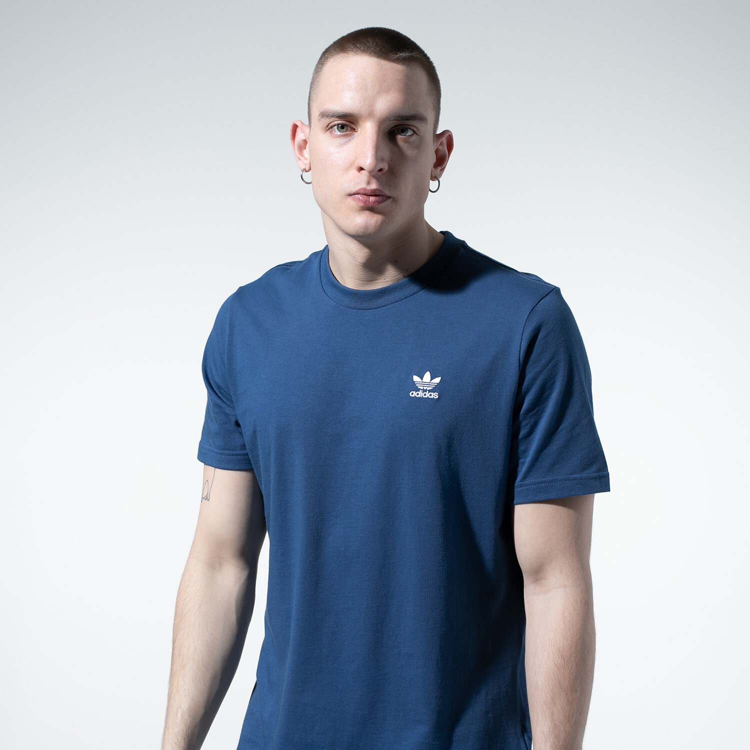 pánské tričko ADIDAS TRIČKO ESSENTIAL TEE FM9967 TMAVOMODRÁ