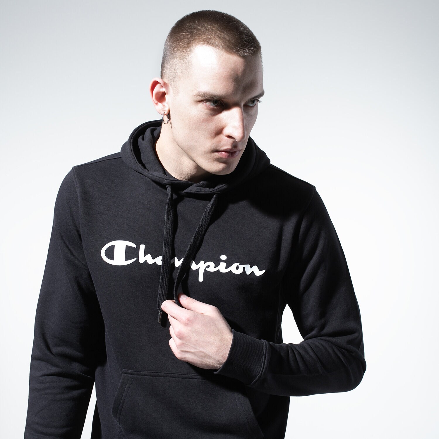 pánská mikina CHAMPION MIKINA S KAPUCÍ BASIC HOODY KANGAROO 215494KK001 ČERNÁ