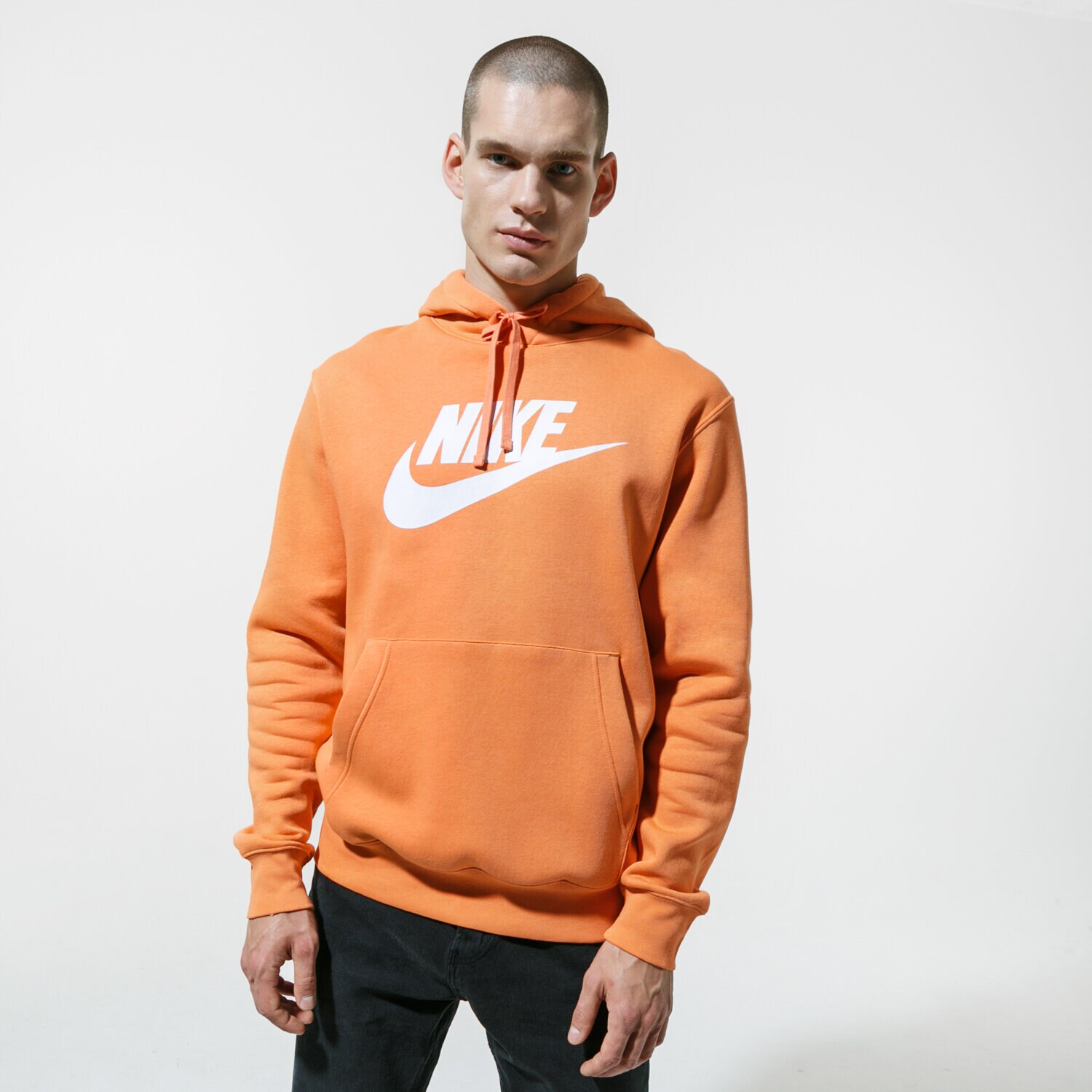 pánská mikina NIKE MIKINA S KAPUCÍ SPORTSWEAR CLUB FLEECE BV2973-871 ORANŽOVÁ