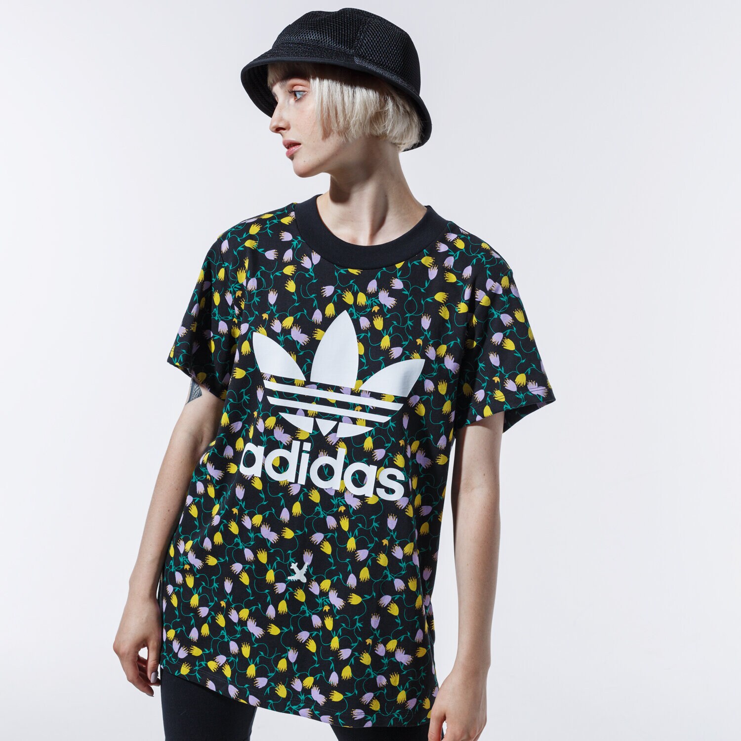dámské tričko ADIDAS TRIČKO AOP TEE FL4112 VÍCEBAREVNÁ