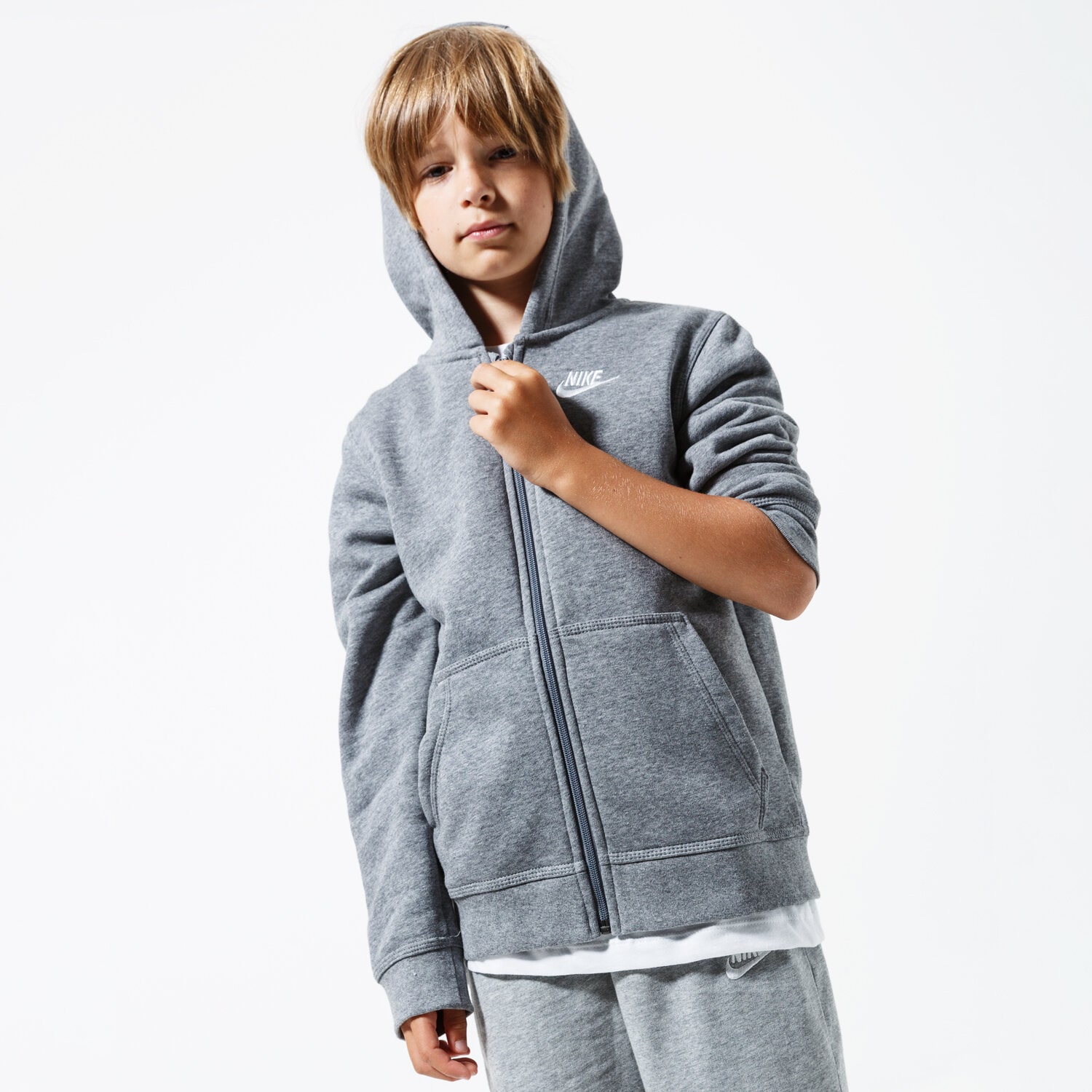 dětská mikina NIKE MIKINA ROZEPÍNACÍ S KAPUCÍ SPORTSWEAR CLUB BOY BV3699-091 ŠEDÁ